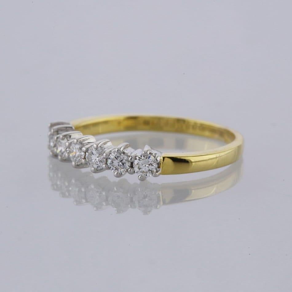 This is an 18ct yellow gold diamond seven stone ring. The rings shank is 18ct yellow gold but the round brilliant cut diamonds are set in white gold to show off their sparkle.

Condition: Used (Excellent)
Weight: 3.3 grams
Size: N
Total Diamond