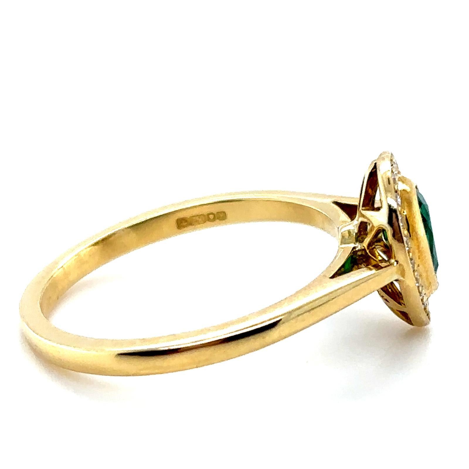 Bague de fiançailles en or jaune 18 carats avec émeraude et diamants en forme de poire de 0,35 carat Excellent état - En vente à London, GB