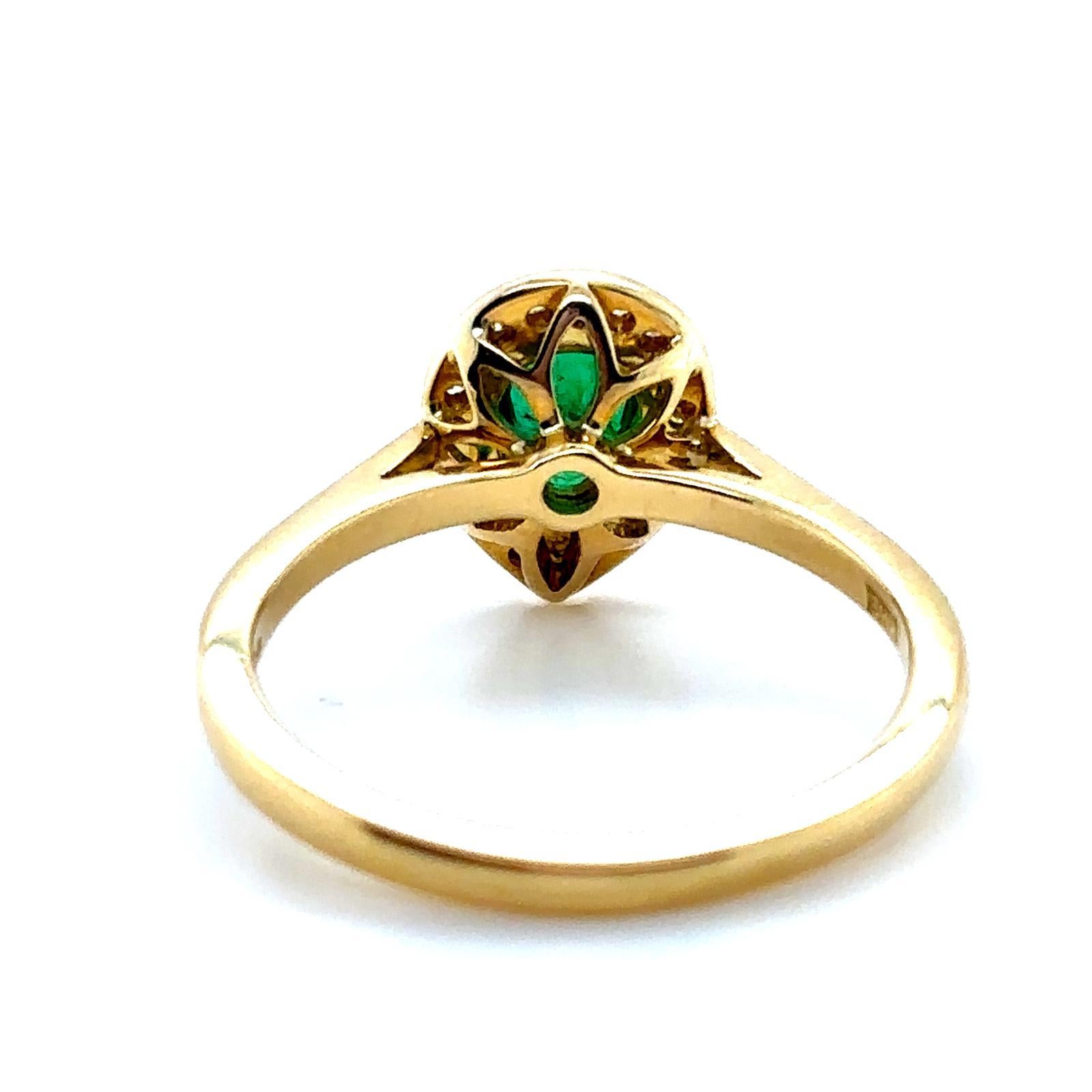 Bague de fiançailles en or jaune 18 carats avec émeraude et diamants en forme de poire de 0,35 carat Pour femmes en vente
