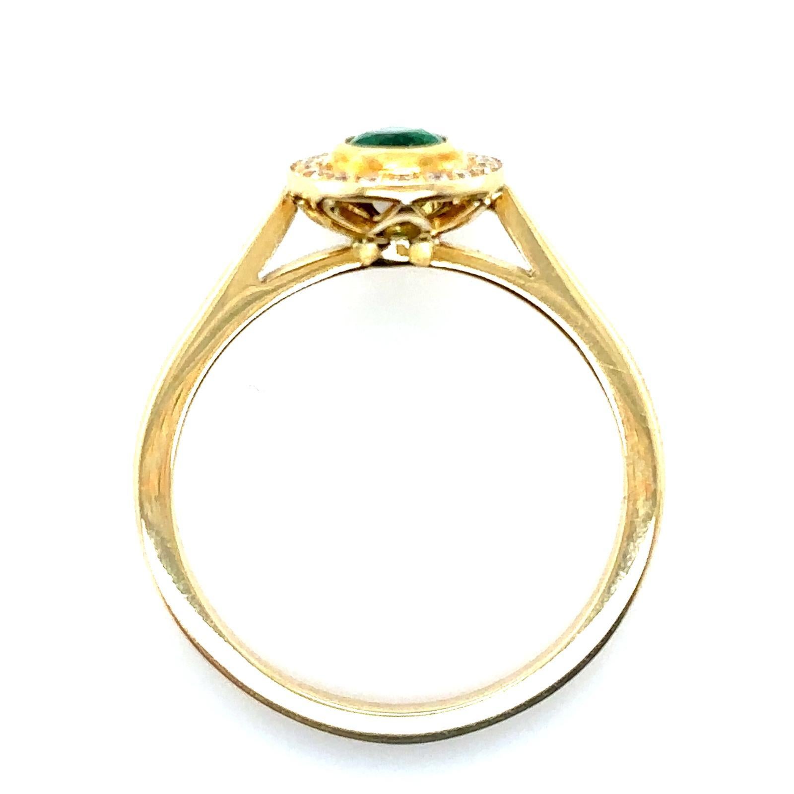 Bague de fiançailles en or jaune 18 carats avec émeraude et diamants en forme de poire de 0,35 carat en vente 1