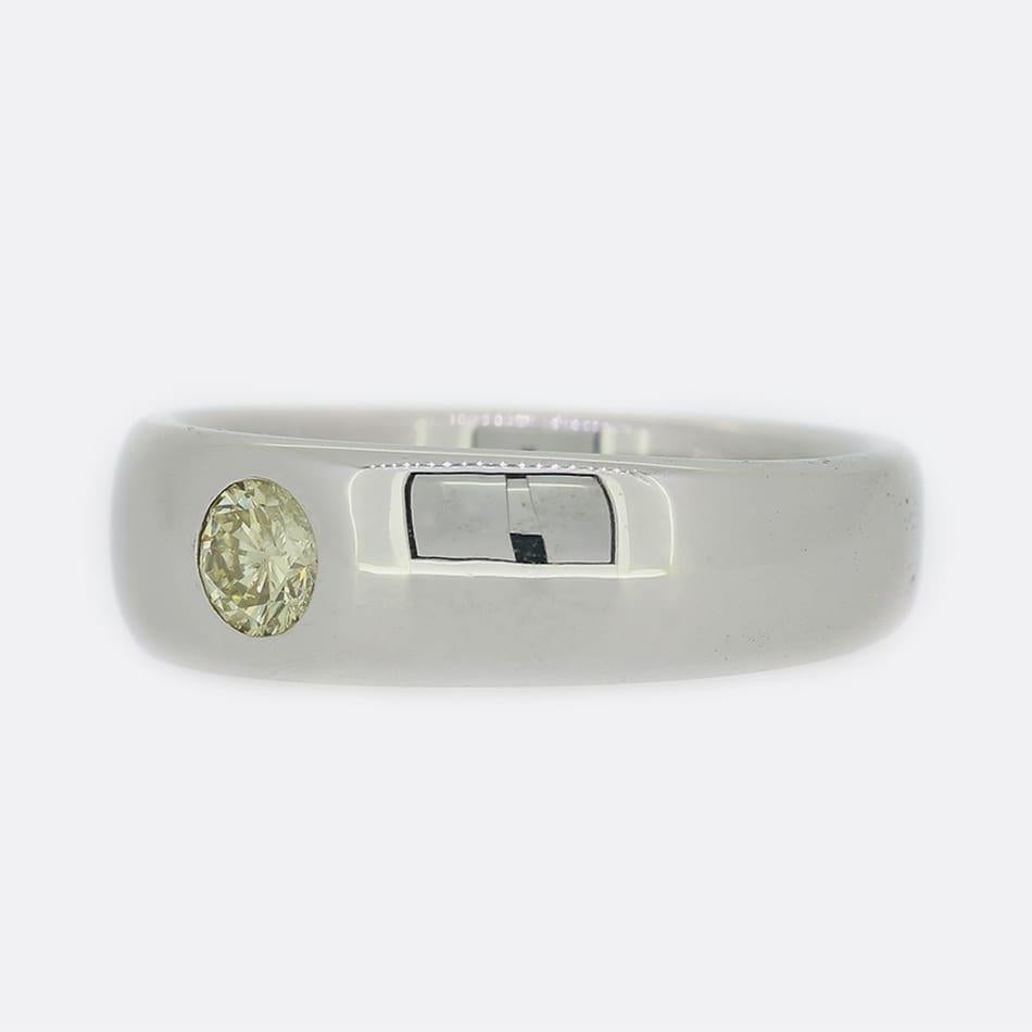 This is an 18ct white gold flush set diamond ring. It is a heavy gents ring and the diamond has a yellow tint.

Condition: Used (Very Good)
Weight: 16.0 grams
Size: U 1/2 (63)
Band Width: 5mm - 7mm
Total Diamond Carat Weight: Approx. 0.35