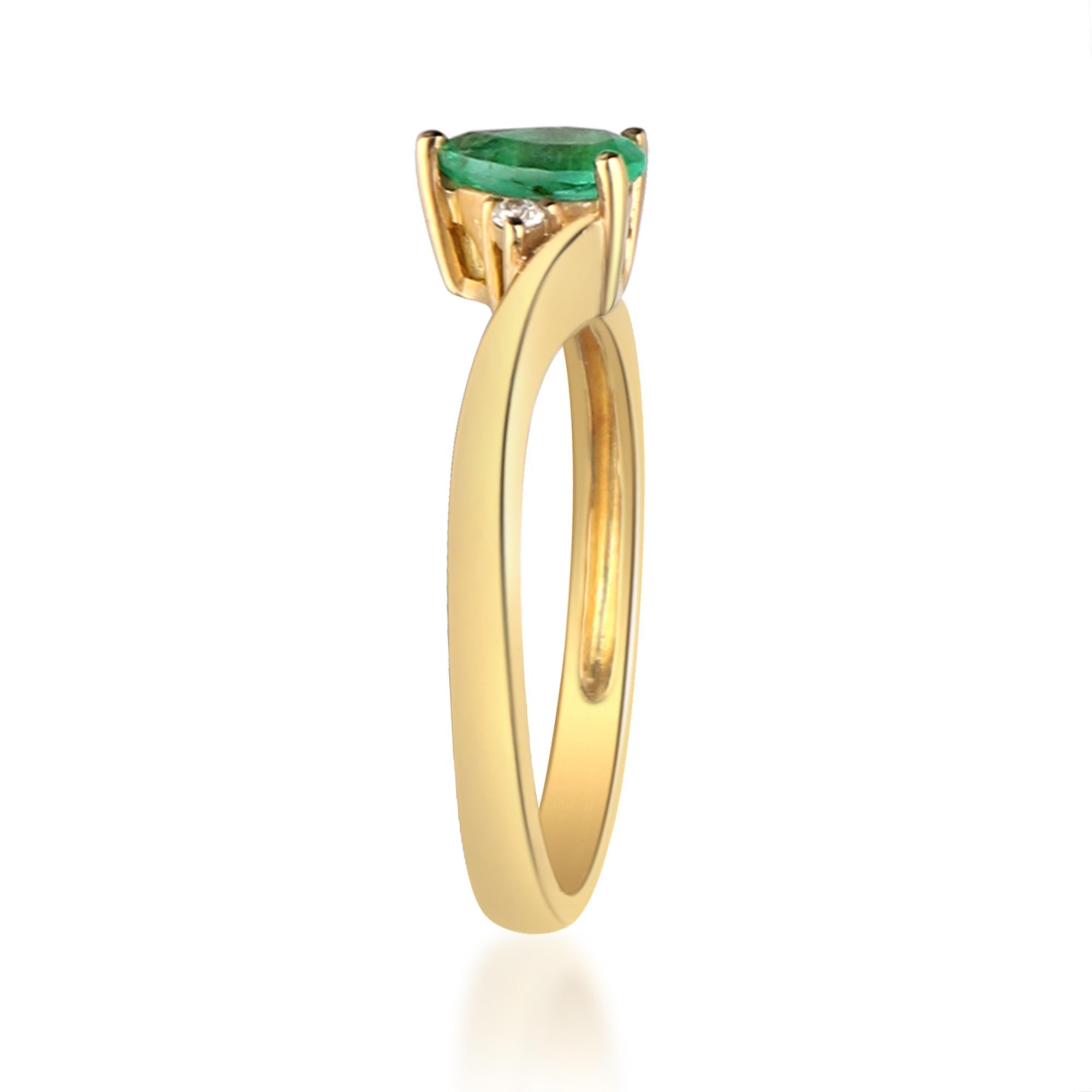 Art Deco 0.35 Carat Pear Cut Emerald Diamond Accents 14K Yellow Gold Engagement Ring For Sale