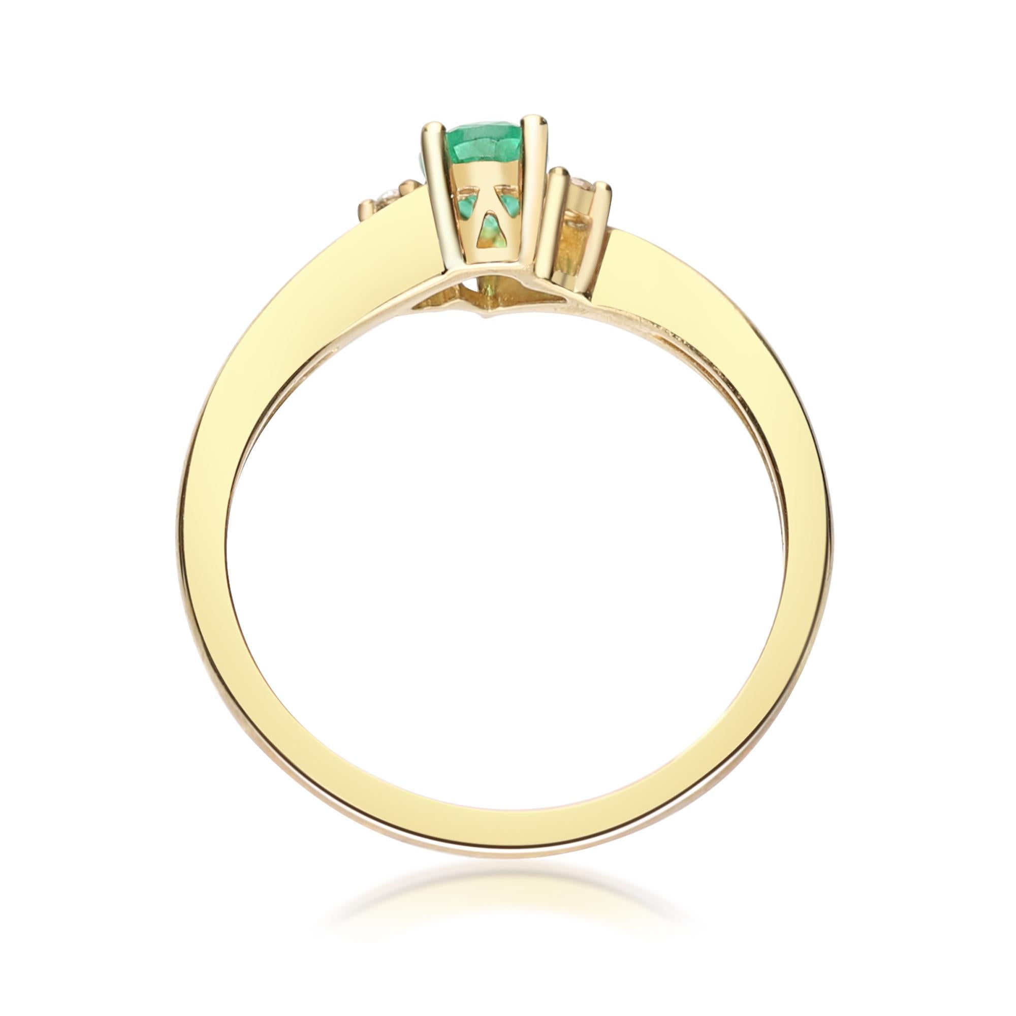 Women's 0.35 Carat Pear Cut Emerald Diamond Accents 14K Yellow Gold Engagement Ring For Sale