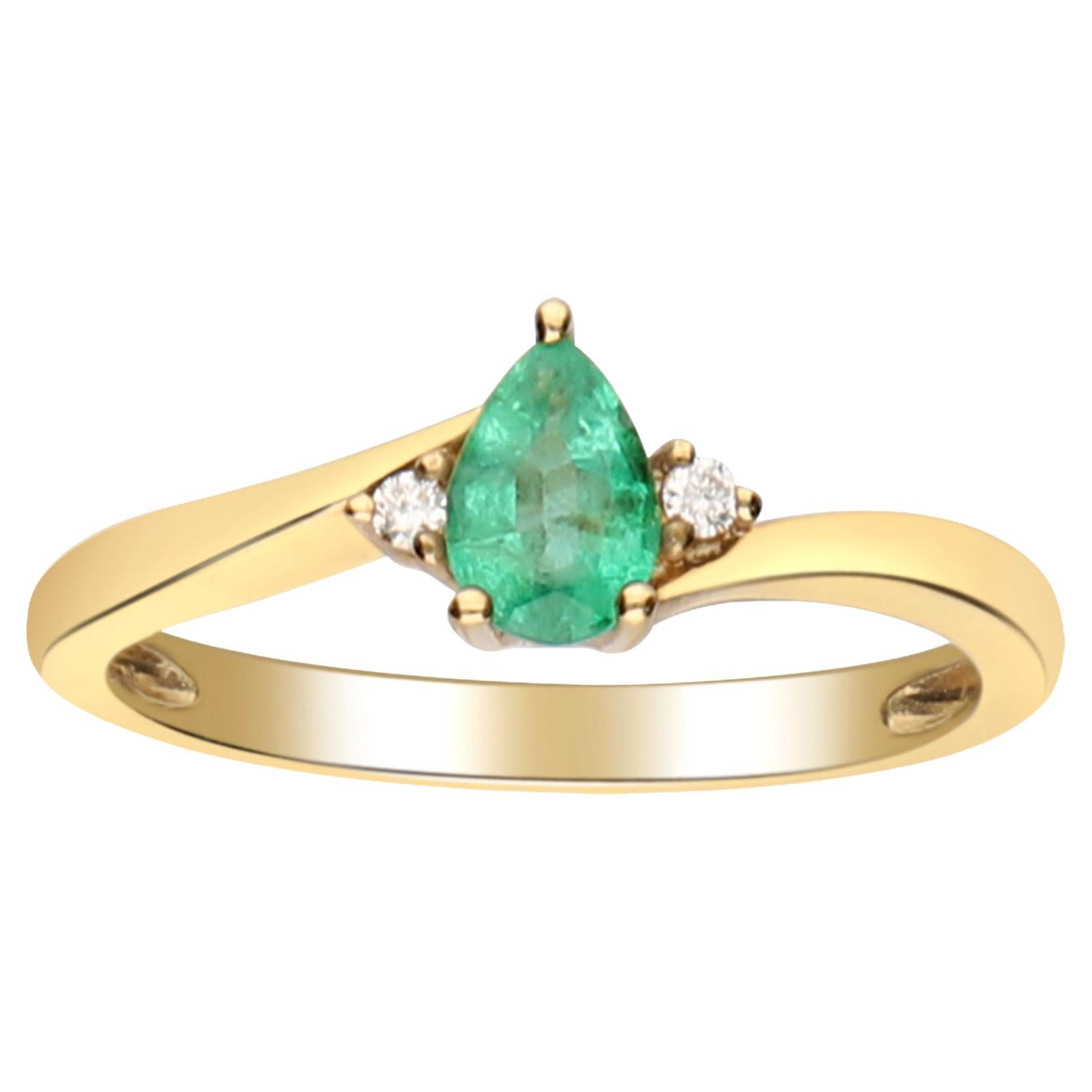 0.35 Carat Pear Cut Emerald Diamond Accents 14K Yellow Gold Engagement Ring