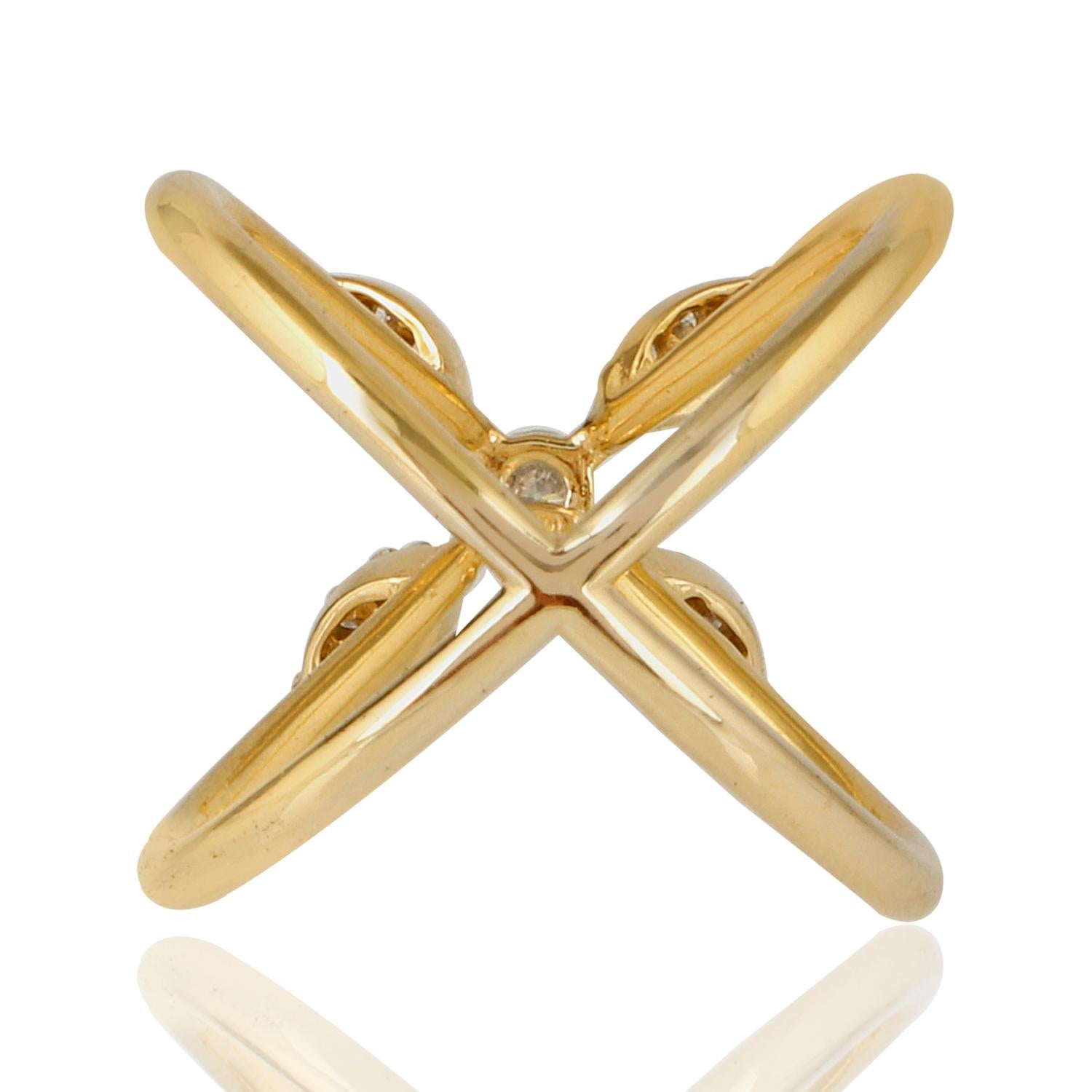 For Sale:  0.35 Carat SI Clarity HI Color Diamond Criss-Cross Ring 18 Karat Yellow Gold 2