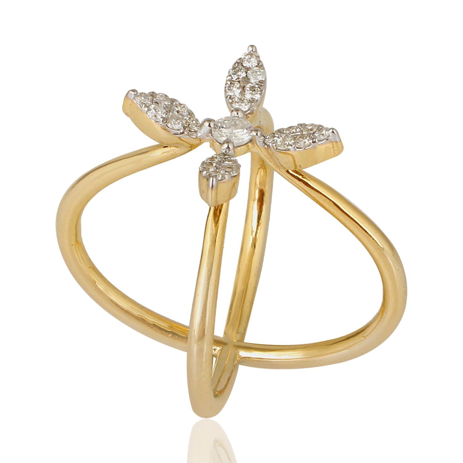 For Sale:  0.35 Carat SI Clarity HI Color Diamond Criss-Cross Ring 18 Karat Yellow Gold 3
