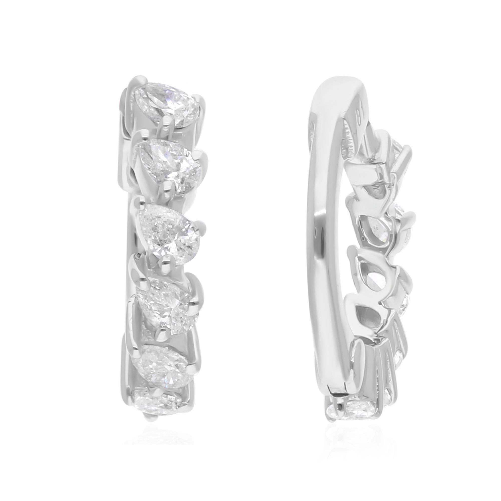 Fundidos en oro de 18 quilates, estos exquisitos pendientes están engastados con 0,35 quilates de brillantes diamantes.

SIGUE LA TIENDA DE SPECTRUM JEWELS para ver la última colección y piezas exclusivas. Spectrum Jewels se enorgullece de ser uno
