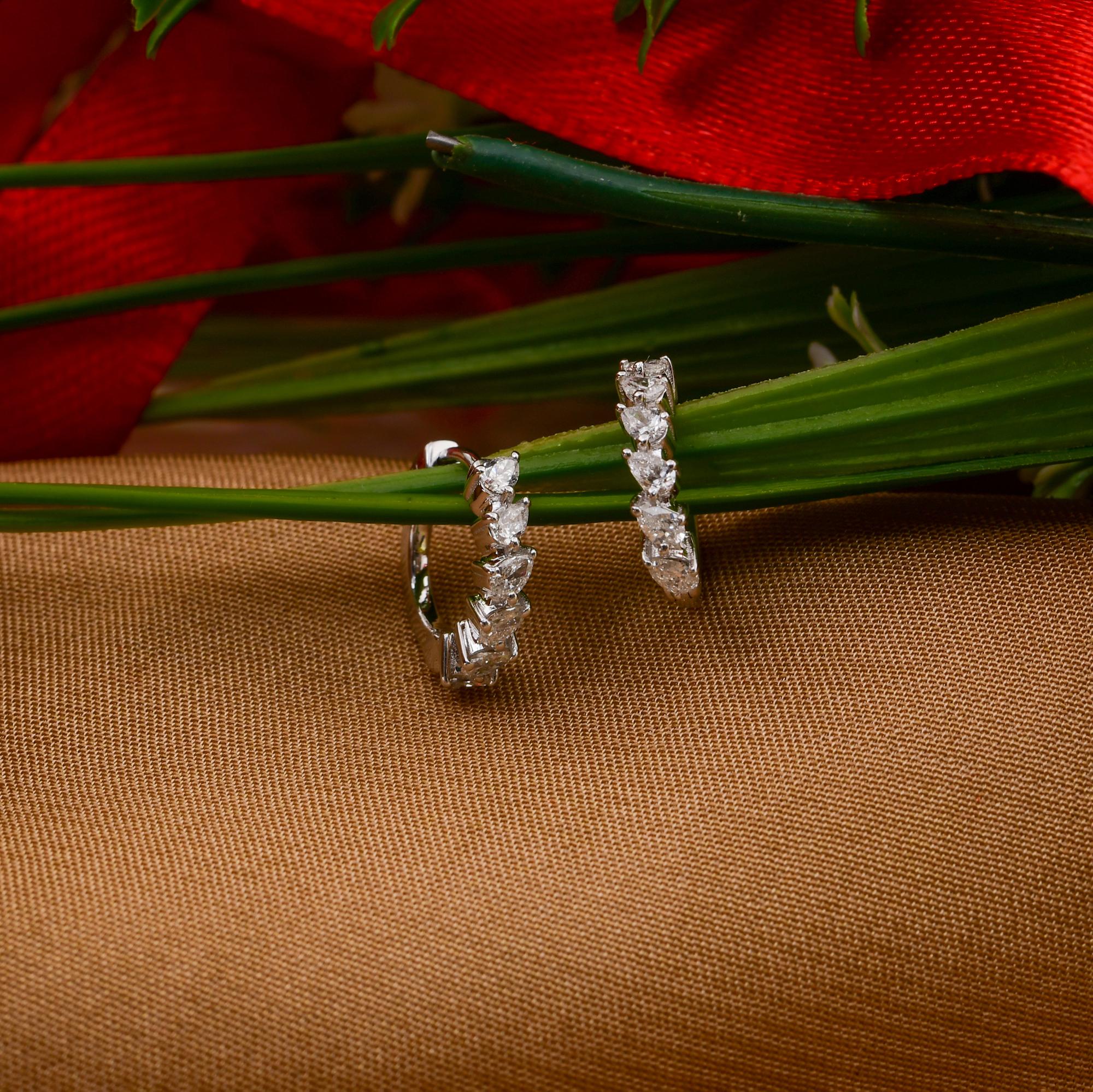 Pendientes de aro de diamantes talla pera brillante SI/H de 0,35 quilates y oro blanco de 18 quilates Corte pera en venta