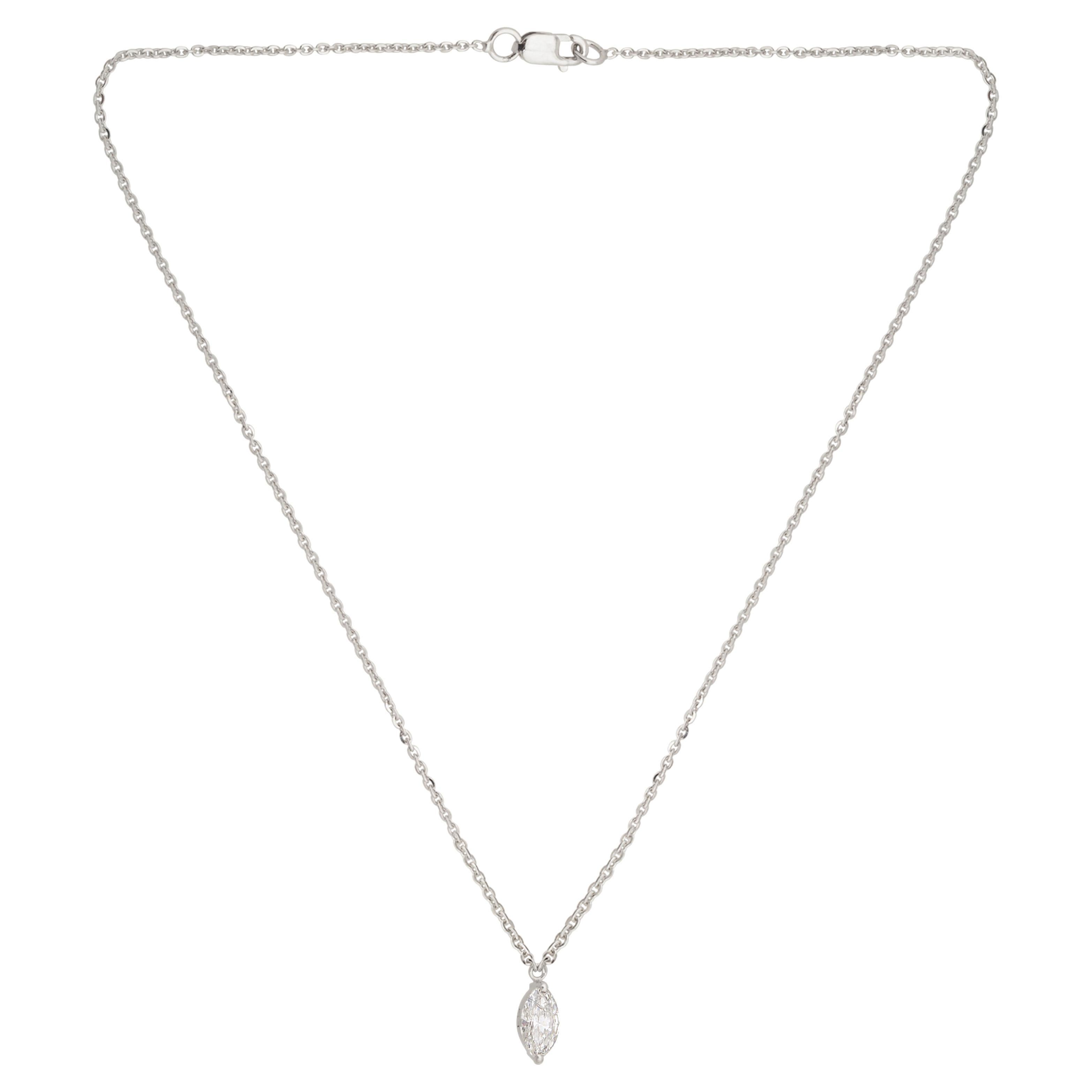 Collier à breloques en or blanc 14 carats avec diamant solitaire marquise de 0,75 carat en vente