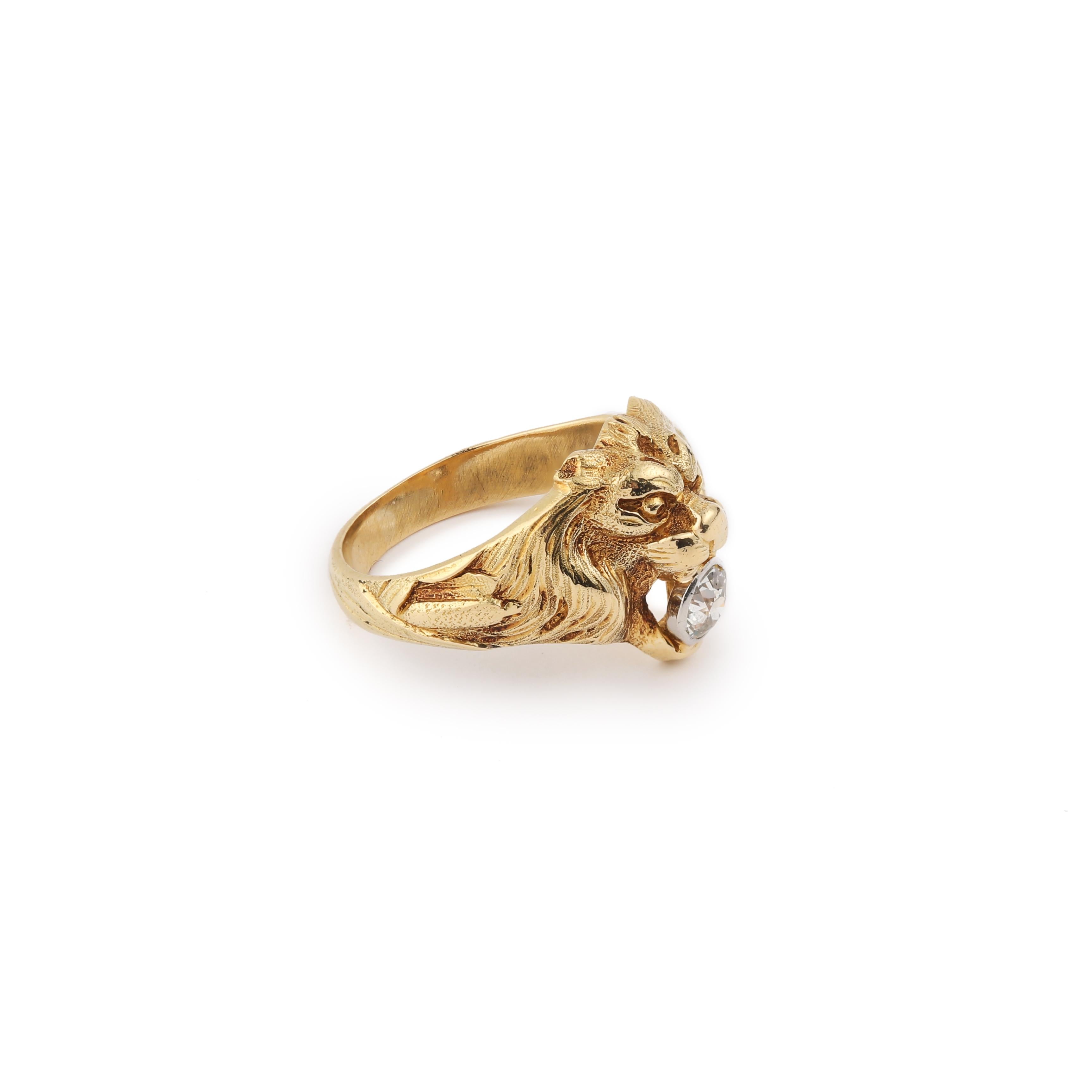 orginal signet ring with a lion figure, its jaw enclosing an old cut diamond.

Estimated diamond weight : 0.35 carat

Dimensions : 14.94 x 20.82 x 5.78 mm (0.588 x 0.819 x 0.227 inch)

Finger size: 56.5 (US 7 3/4)

Ring weight : 9.10 g

French work