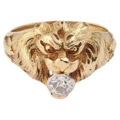 Antique 0.35 Carats Diamond 18 Carat Yellow Gold Lion Signet Ring