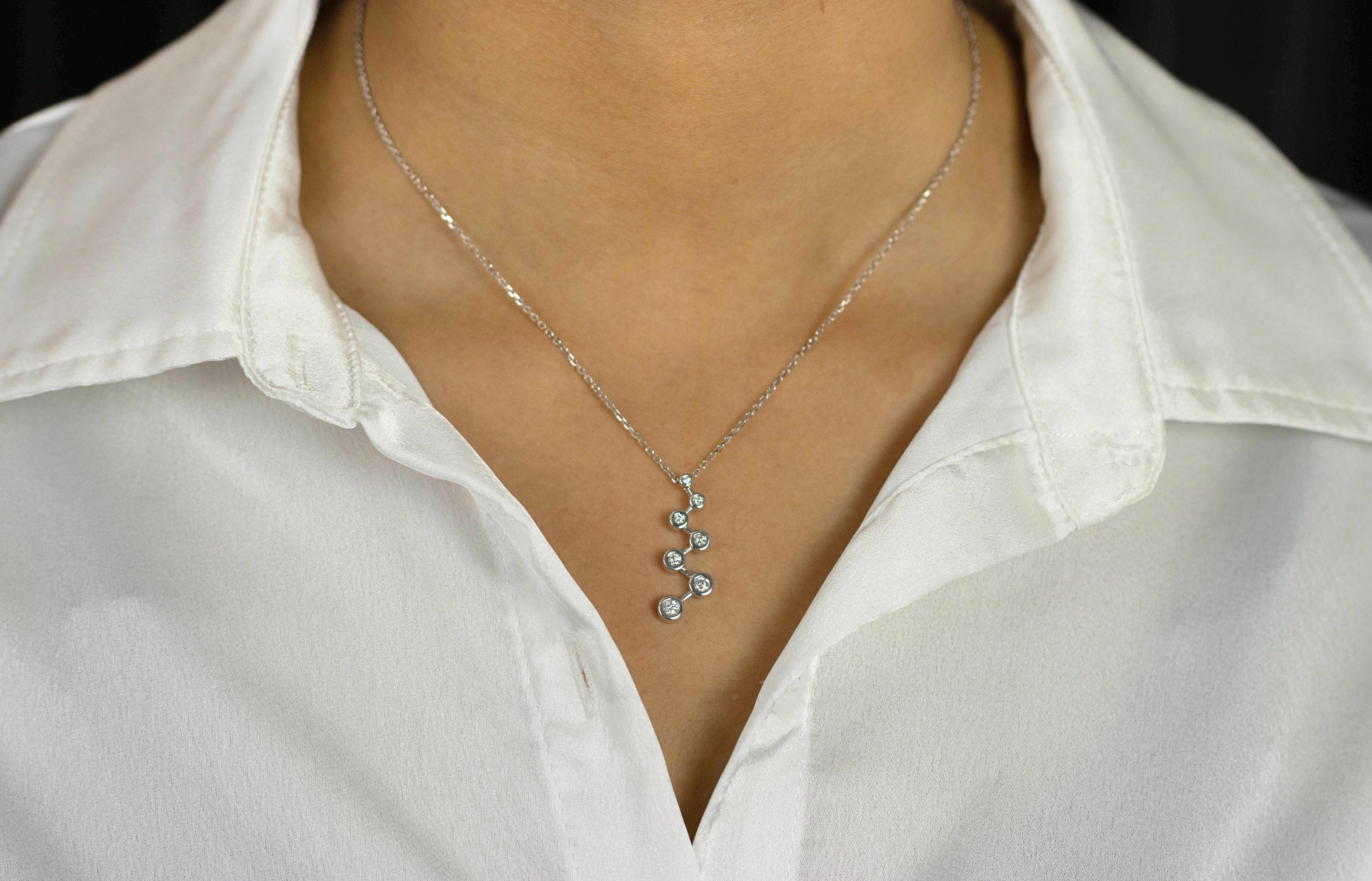 Contemporain Roman Malakov, collier pendentif Constellation avec diamants ronds gradués de 0,35 carat en vente