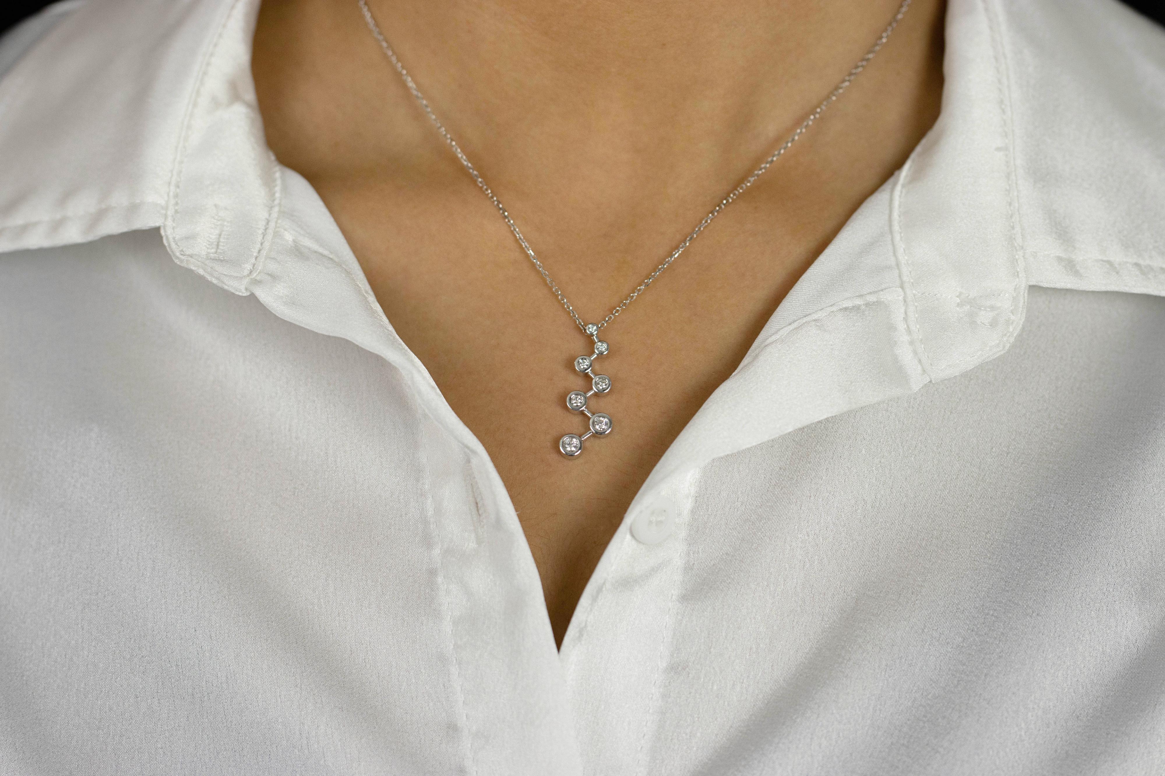 Taglio rotondo Roman Malakov Diamonds, collana con ciondolo Journey da 0,35 carati e taglio rotondo in vendita