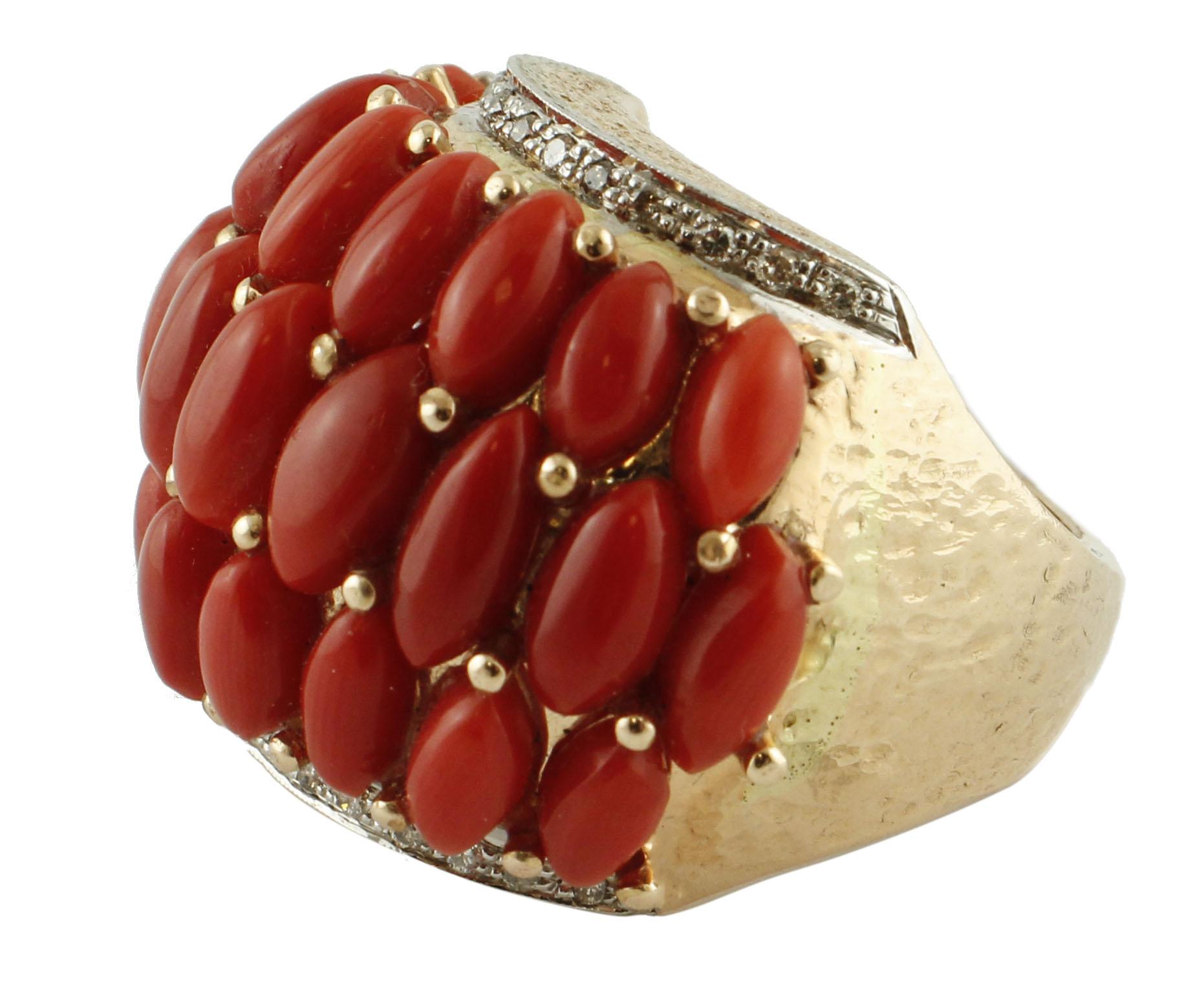 Unique and elegant band ring in 14K rose and white gold structure mounted with 3.40 g of red rubrum coral drops that compose a band, adorned at the top and at the bottom by 0.35 ct of white diamonds lines.
Diamonds 0.35 ct 
Red Rubrum Drops 3.40 g