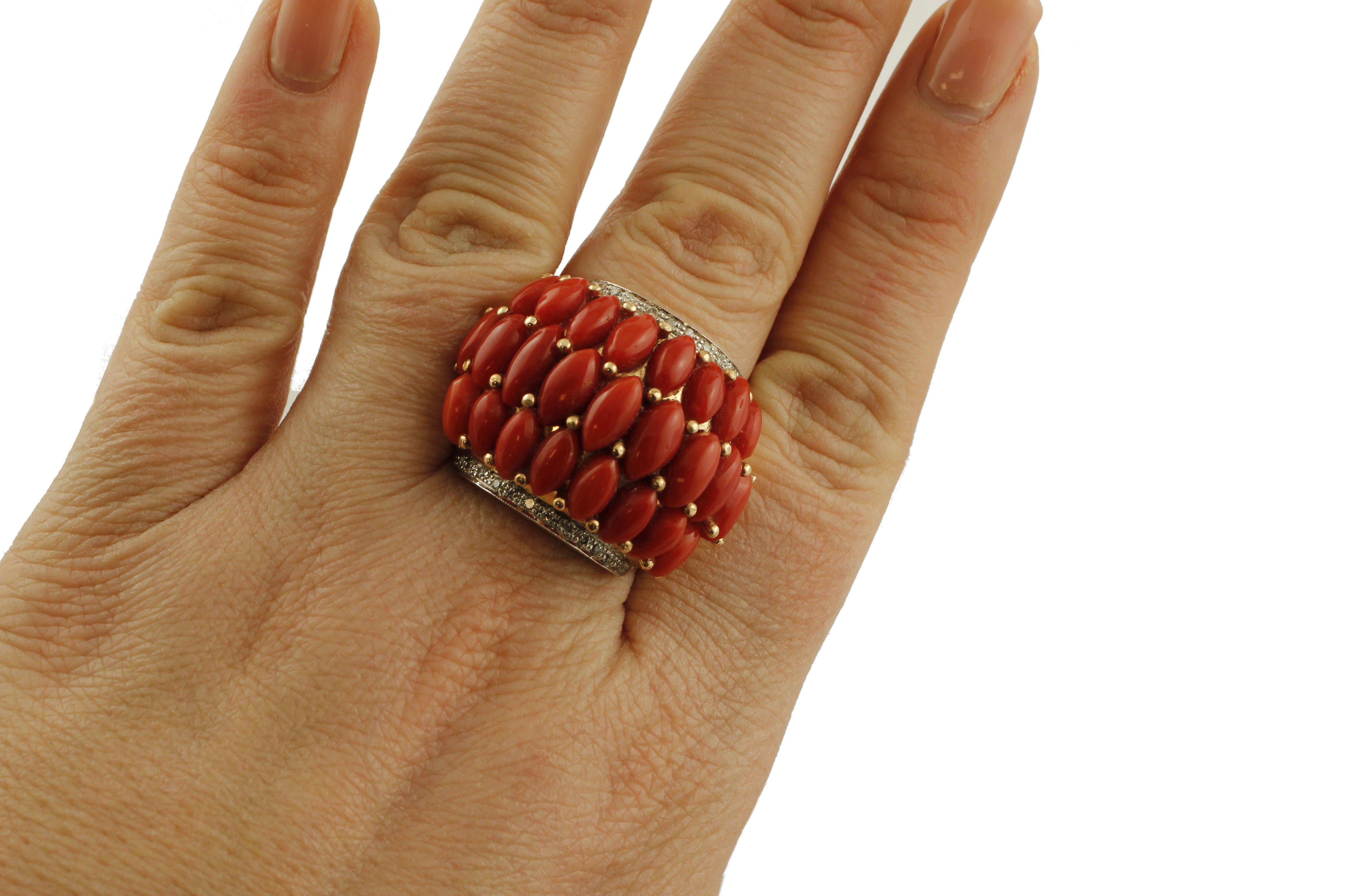 0.35 ct Diamonds, 3.40 g Red Corals Drops, Rose and White Gold Band Ring In Good Condition For Sale In Marcianise, Marcianise (CE)