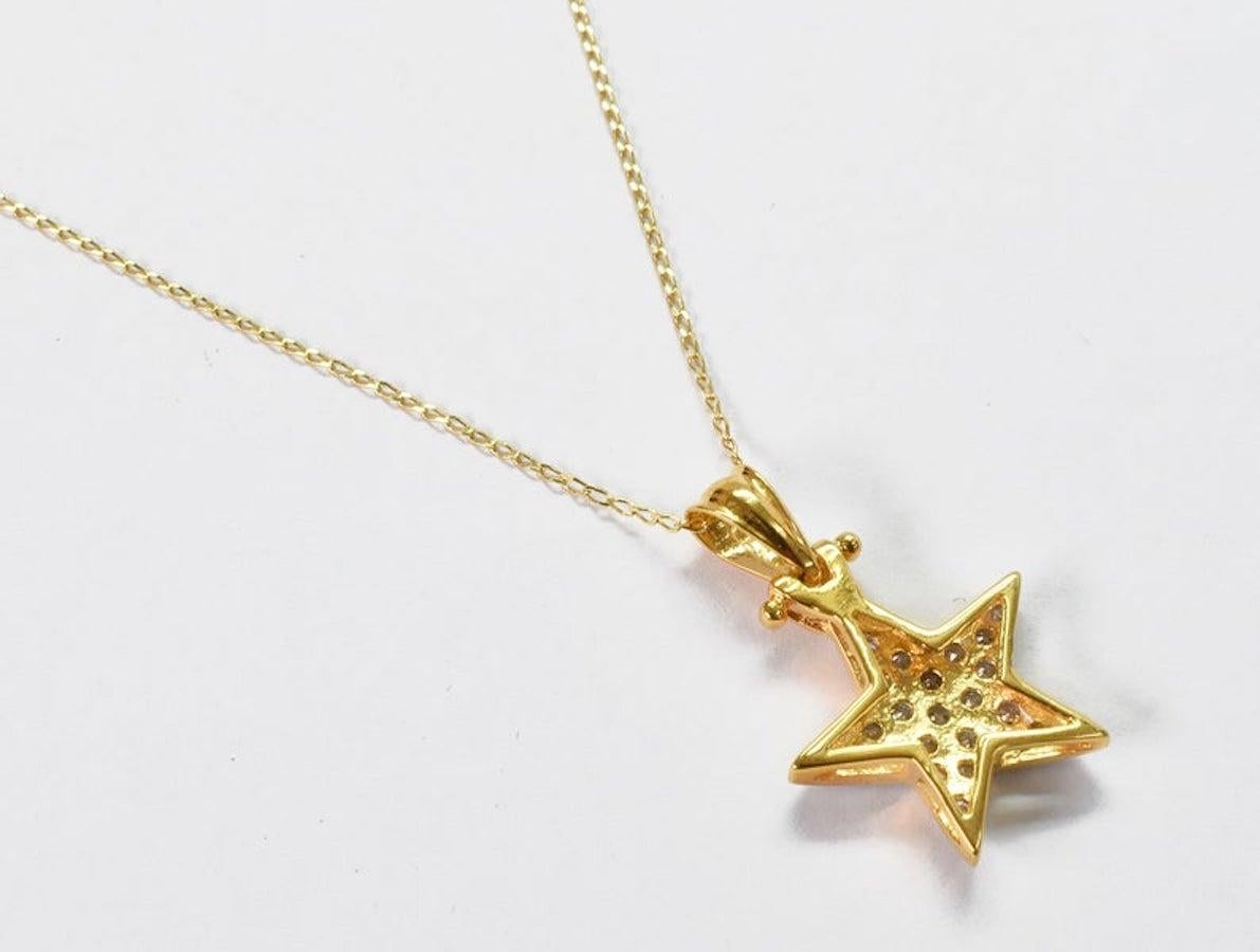 Modern 0.35 CTW Diamond Star Pendant Necklace in 18 Karat Solid Gold For Sale