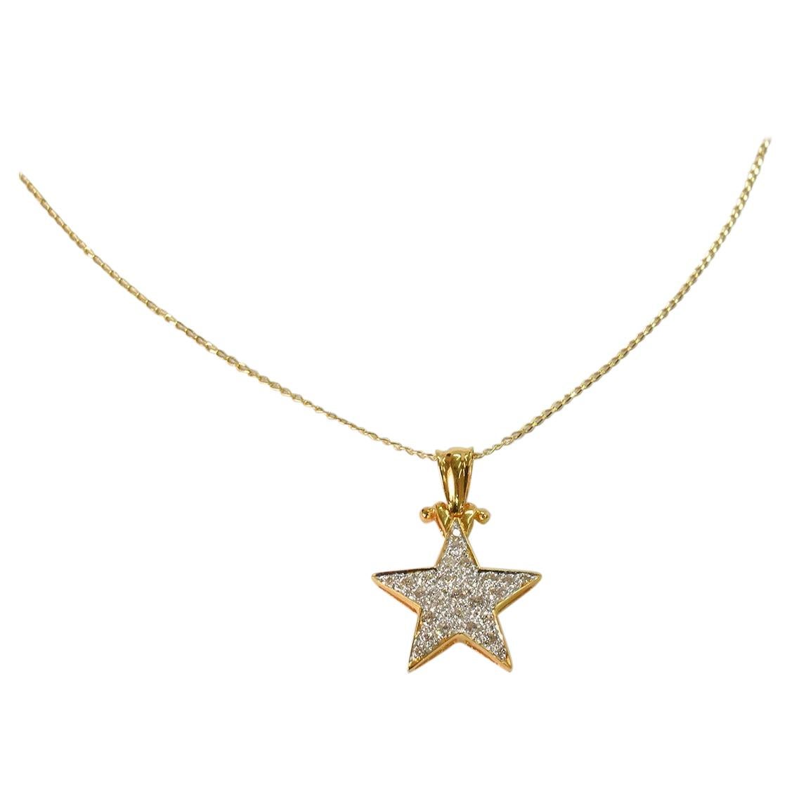 0.35 CTW Diamond Star Pendant Necklace in 18 Karat Solid Gold For Sale