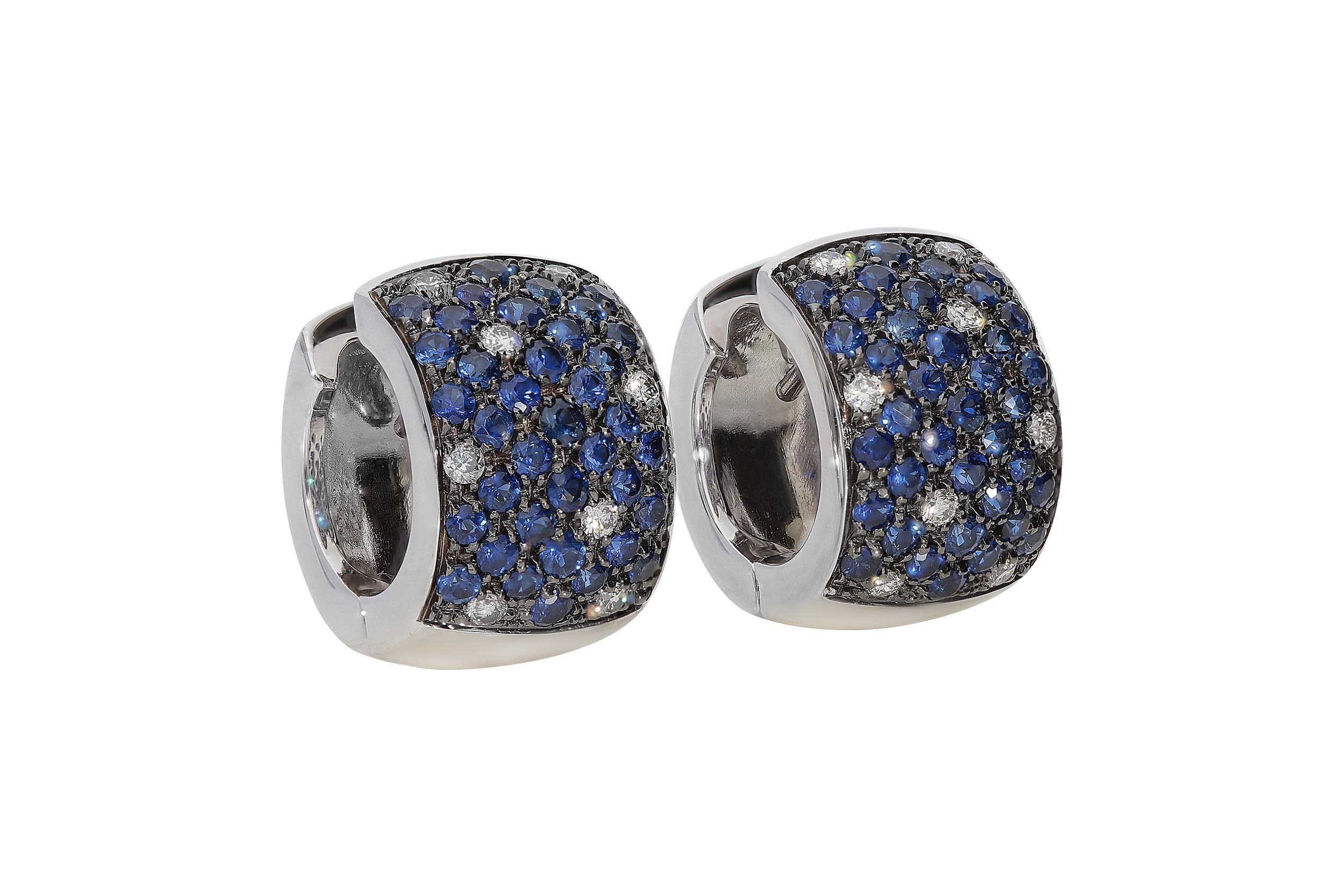 Modern 0.35 White GVS Diamonds 2.26 Blue Sapphires 18 Karat Gold Pavè Hoop Earrings For Sale