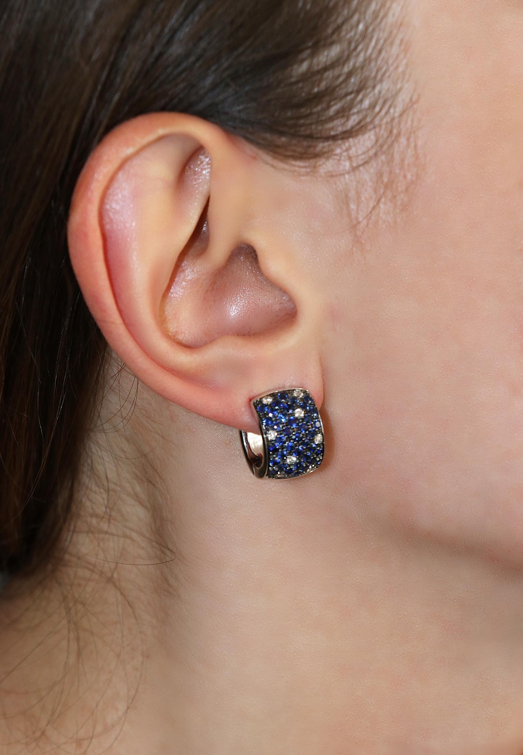 0.35 White GVS Diamonds 2.26 Blue Sapphires 18 Karat Gold Pavè Hoop Earrings im Zustand „Neu“ im Angebot in Valenza, IT