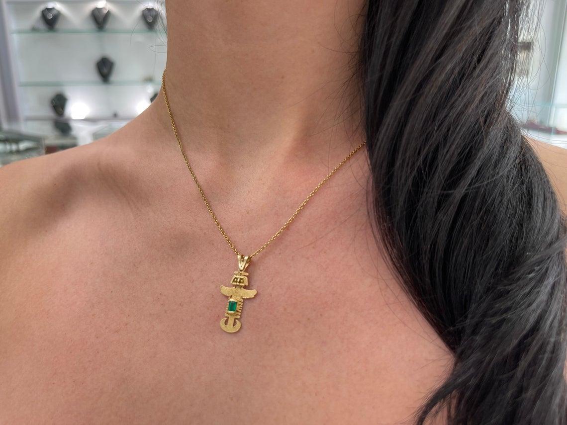 0,35ct 18K Kolumbianischer Smaragd, Asscher-Schliff Vor-Kolumbianischer Gelbgold-Anhänger im Zustand „Neu“ in Jupiter, FL