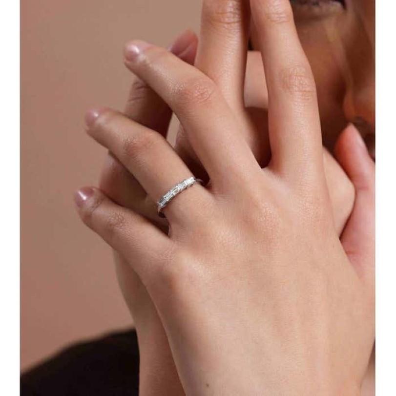 0,35 Karat Baguette-Diamant-Ring mit 5 Steinen (Rundschliff) im Angebot