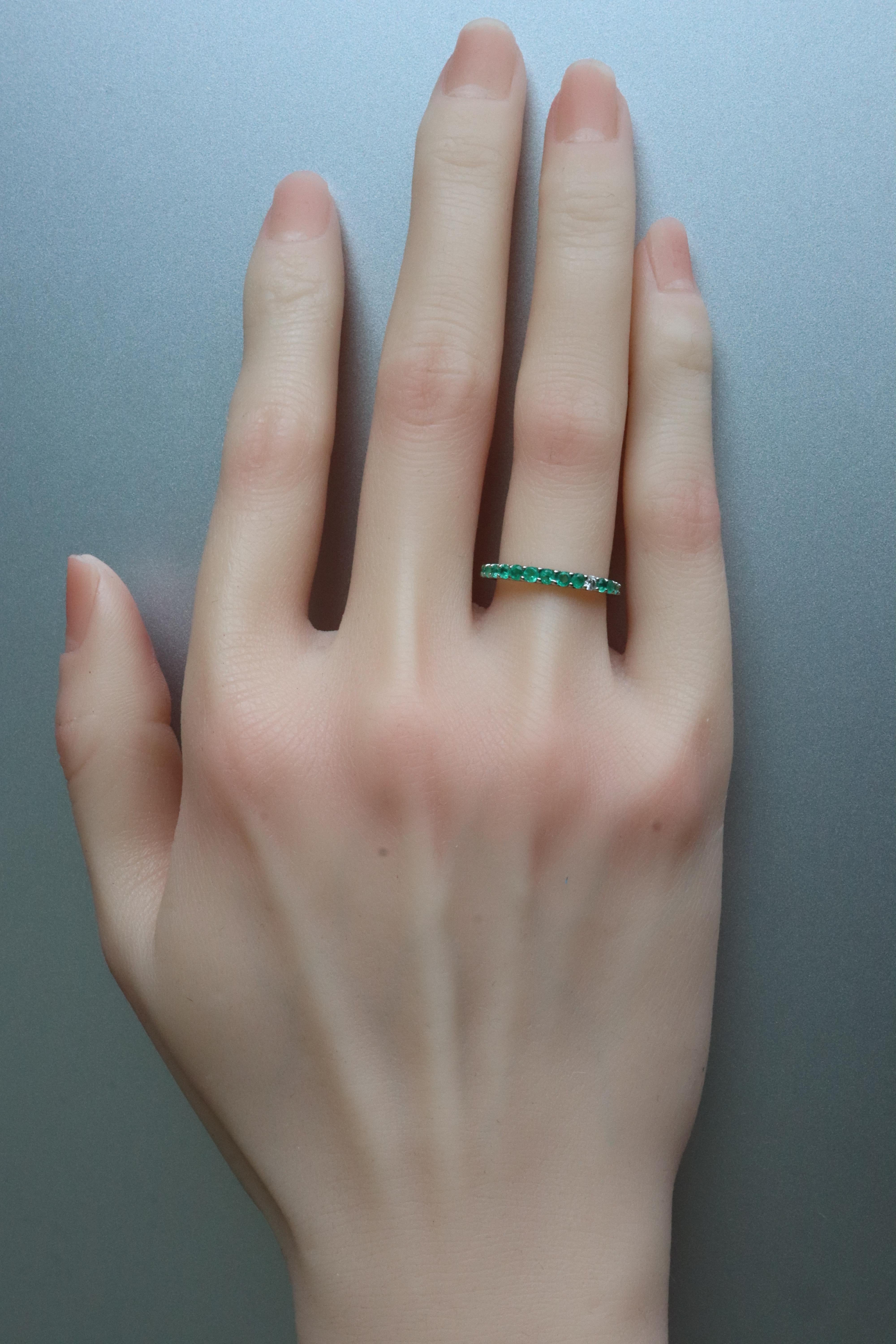 Women's 0.35Ct Colombian Emerald Ring For Sale