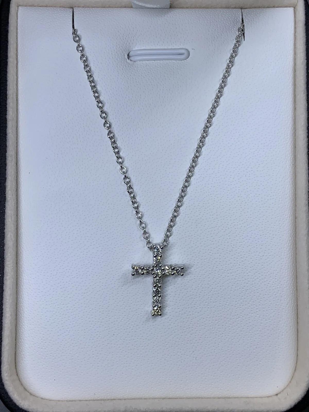 0,35ct Diamond Chunky Cross Anhänger Halskette in 18ct Weißgold 18 Zoll
0,35ct Diamond Kreuz Anhänger Halskette Ewigkeit in 18k Weißgold Kette.

Chunky große Diamanten Kreuz katholischen Anhänger Halskette in 18ct Weißgold Solitär