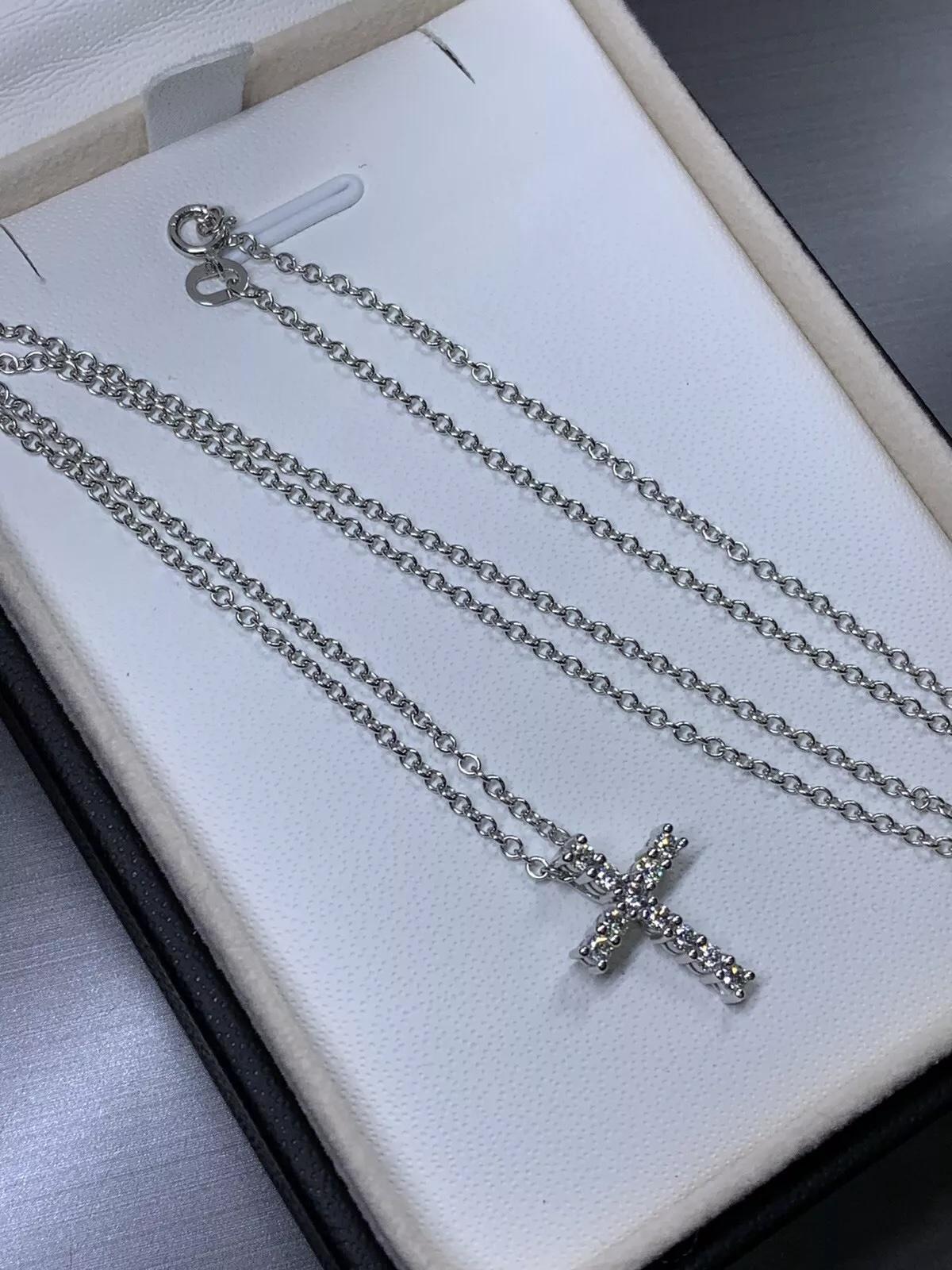0,35ct Diamond Chunky Cross Anhänger Halskette in 18ct Weißgold 18 Zoll (Moderne) im Angebot