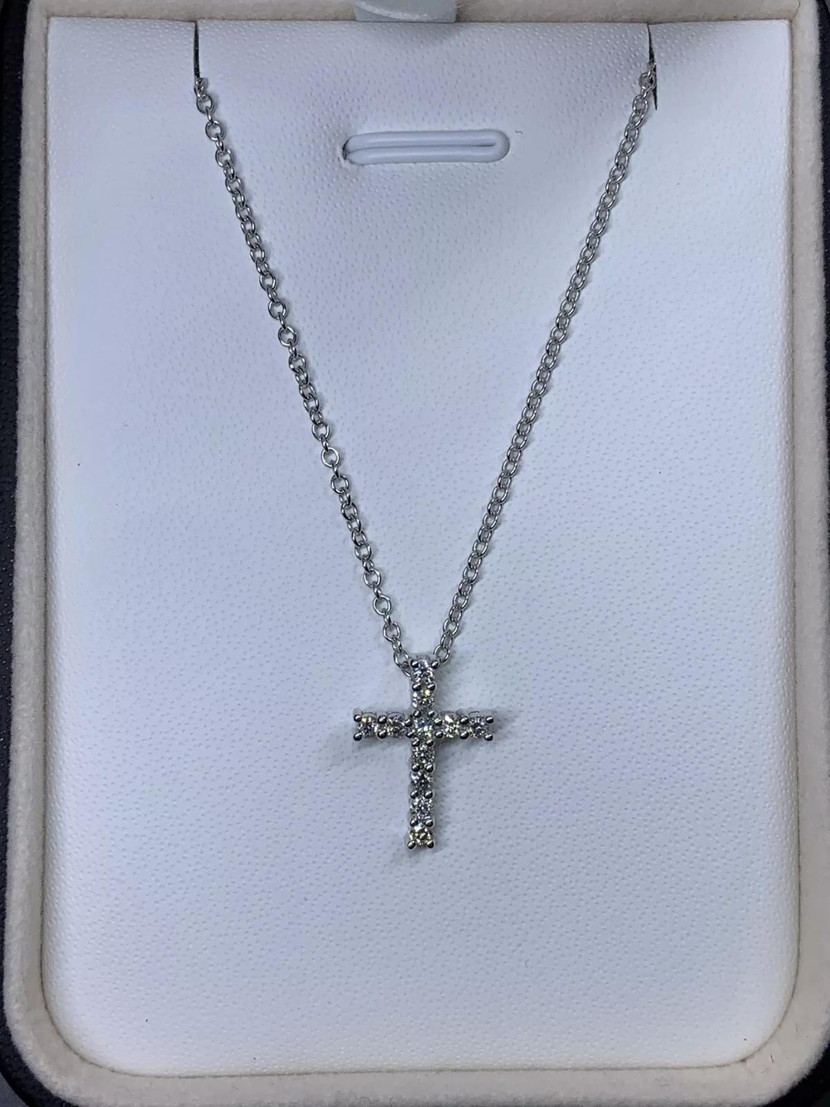 0.35ct Diamond chunky cross pendant necklace in 18ct white gold 18 inches In New Condition For Sale In London, GB