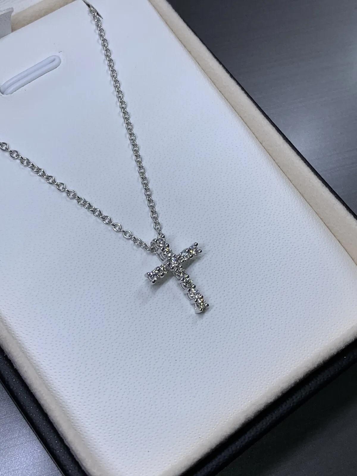 0,35ct Diamond Chunky Cross Anhänger Halskette in 18ct Weißgold 18 Zoll im Angebot 1