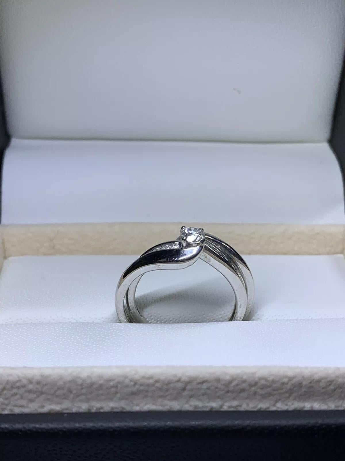 Women's or Men's 0.35ct Diamond chunky wishbone solitaire engagement ring set 9ct white gold For Sale