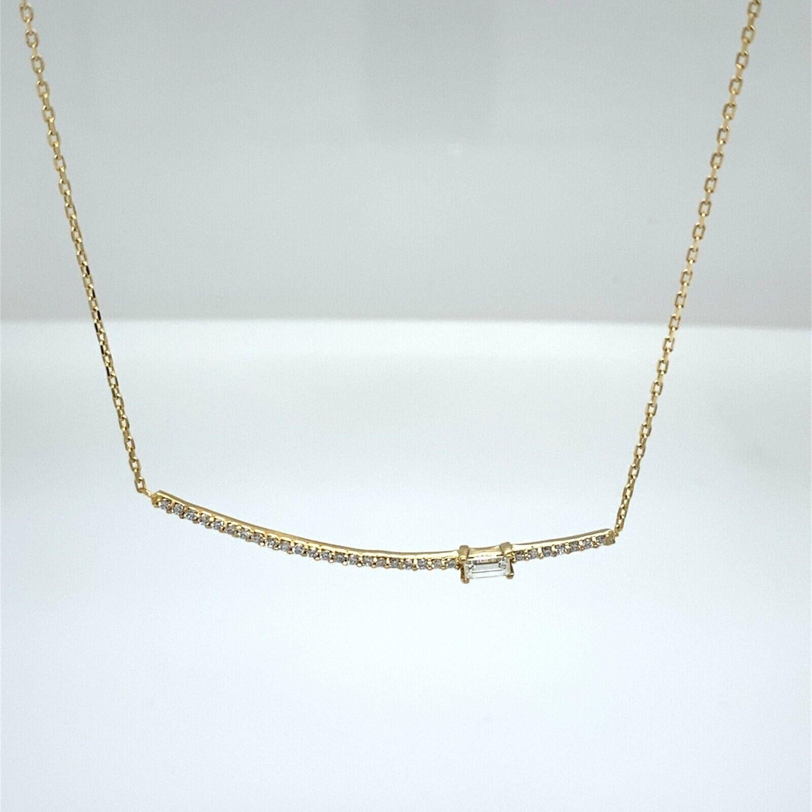 18ct Yellow Gold Diamond Necklace Set With 0.35ct Diamonds

This beautiful 18ct Yellow Gold Diamond necklace is set with 1 baguette Diamond & 30 small round brilliant cut Diamonds, with an 18 inch/18ct Yellow Gold chain. This stunning Diamond