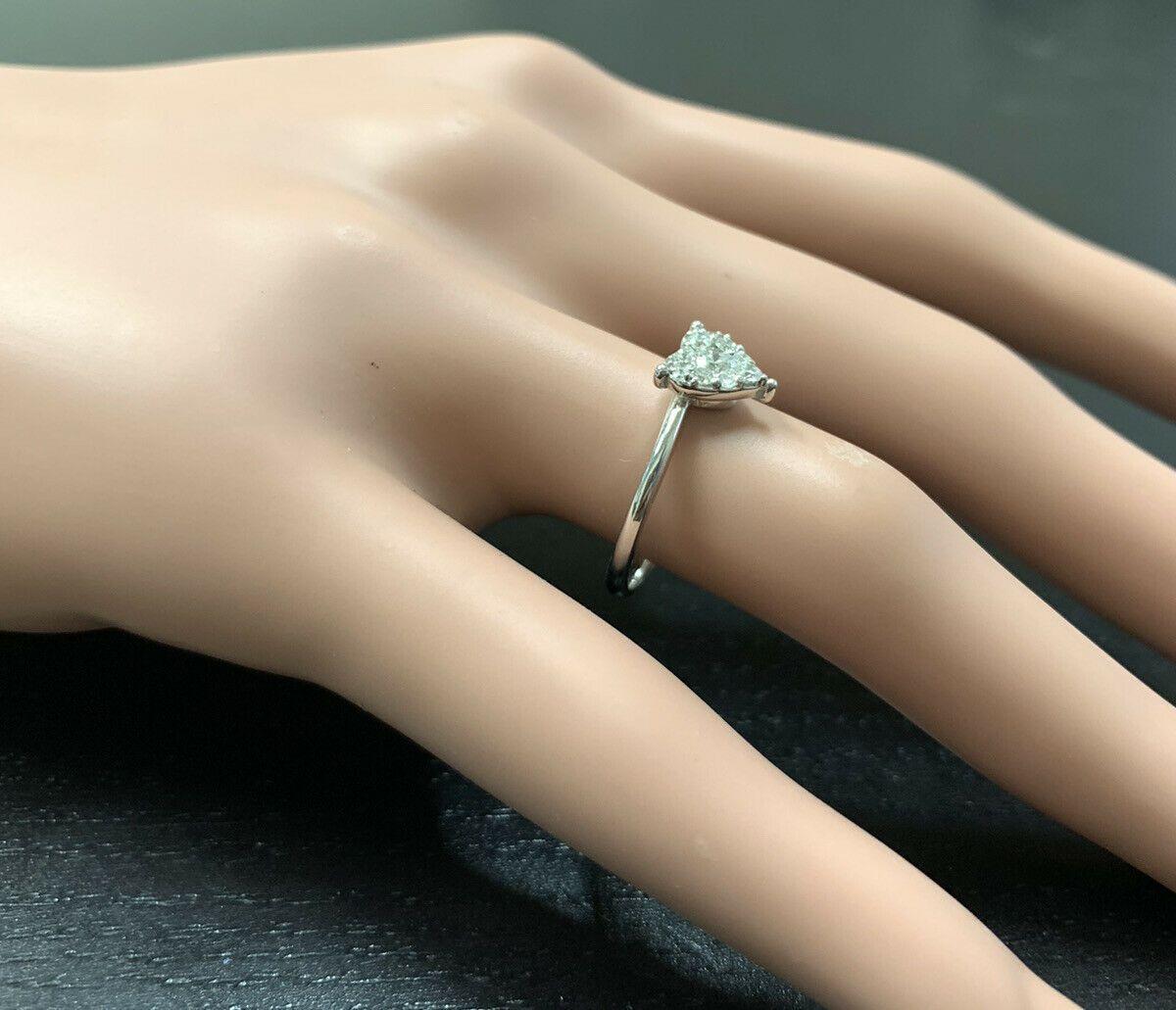 Women's 0.35 Carat Natural Diamond 14 Karat Solid White Gold Heart Ring For Sale