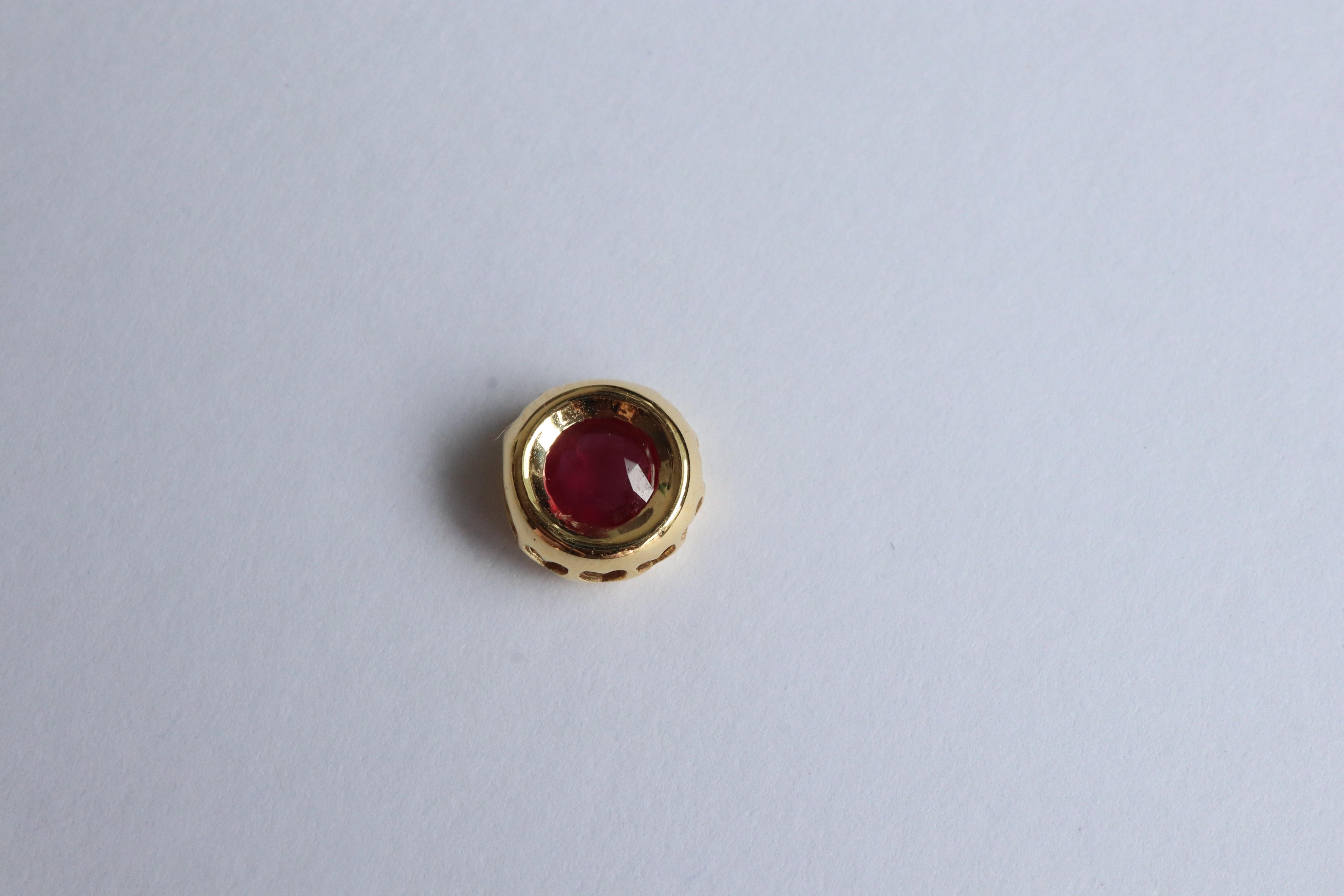 0.35Ct No Heat Burma Ruby Pendant in 18K gold In New Condition In Singapore, SG
