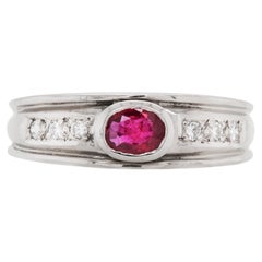 0,35ct Rubí Ovalado y Diamante Anillo de Oro Blanco de 18 Quilates para Vestido