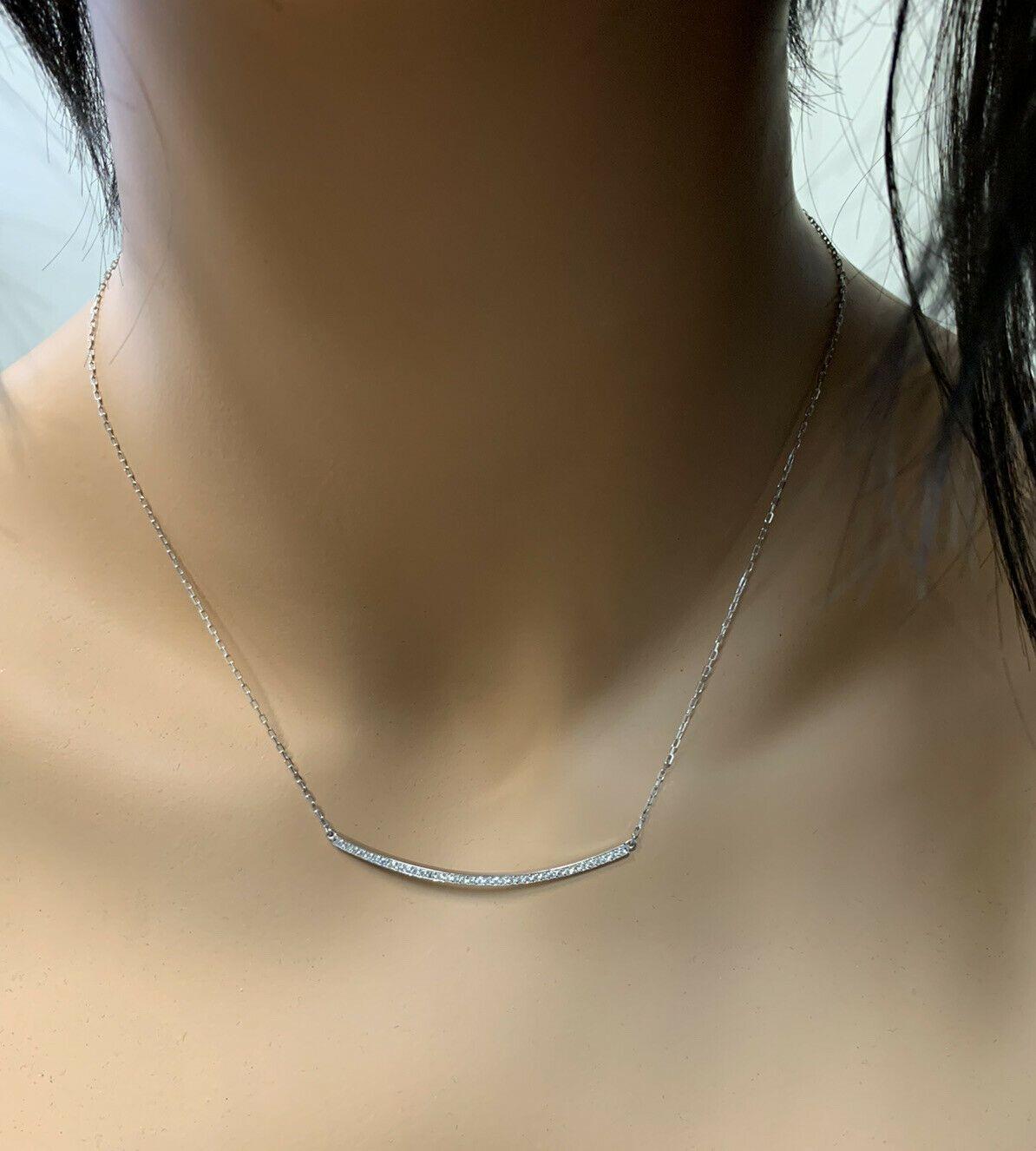 Round Cut 0.35 Carat Stunning 14 Karat Solid White Gold Diamond Necklace For Sale