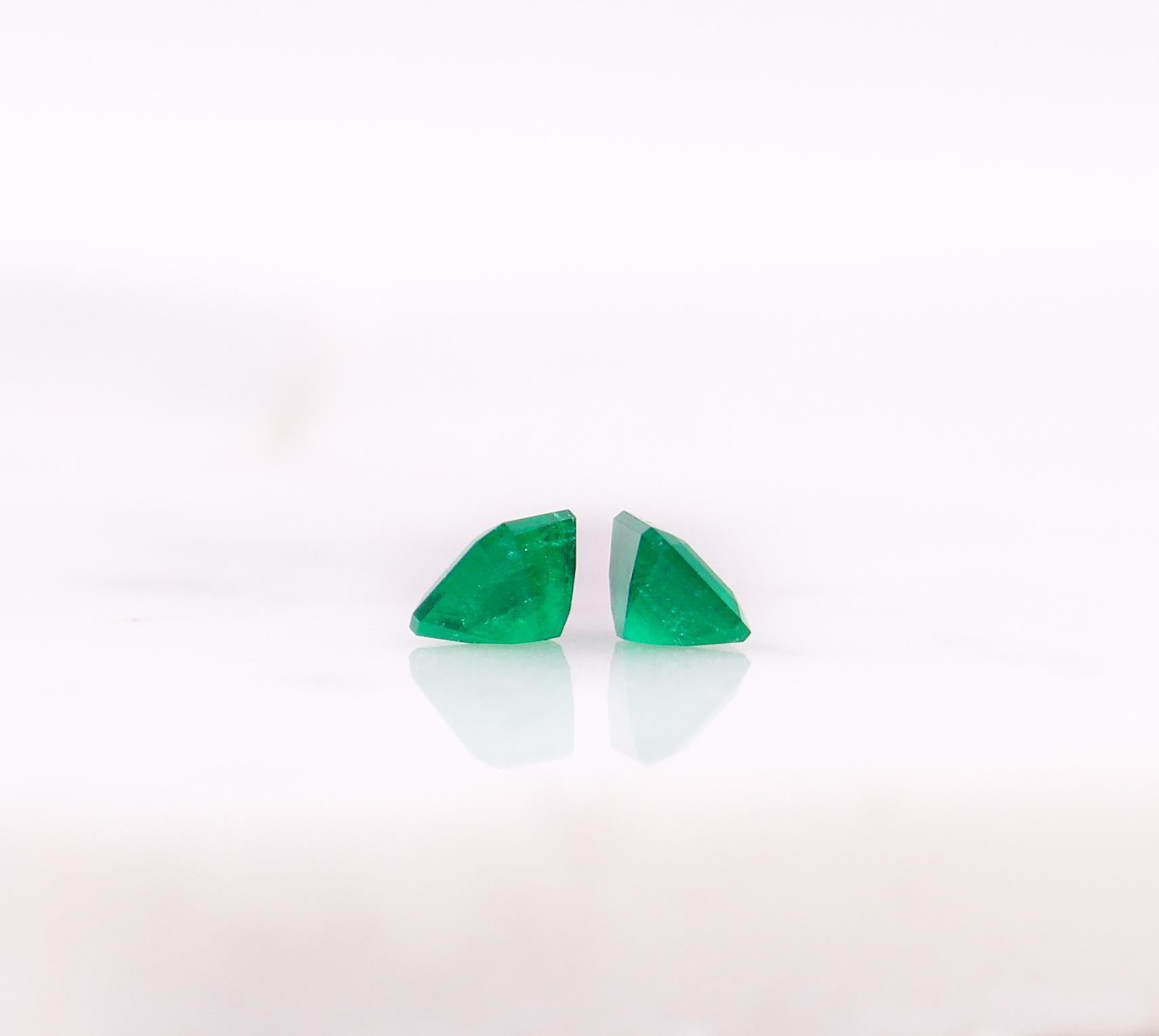 Women's 0.36 Carat Colombian Emerald Loose Gemstone Emerald Cut 4.87x3.94mm For Sale