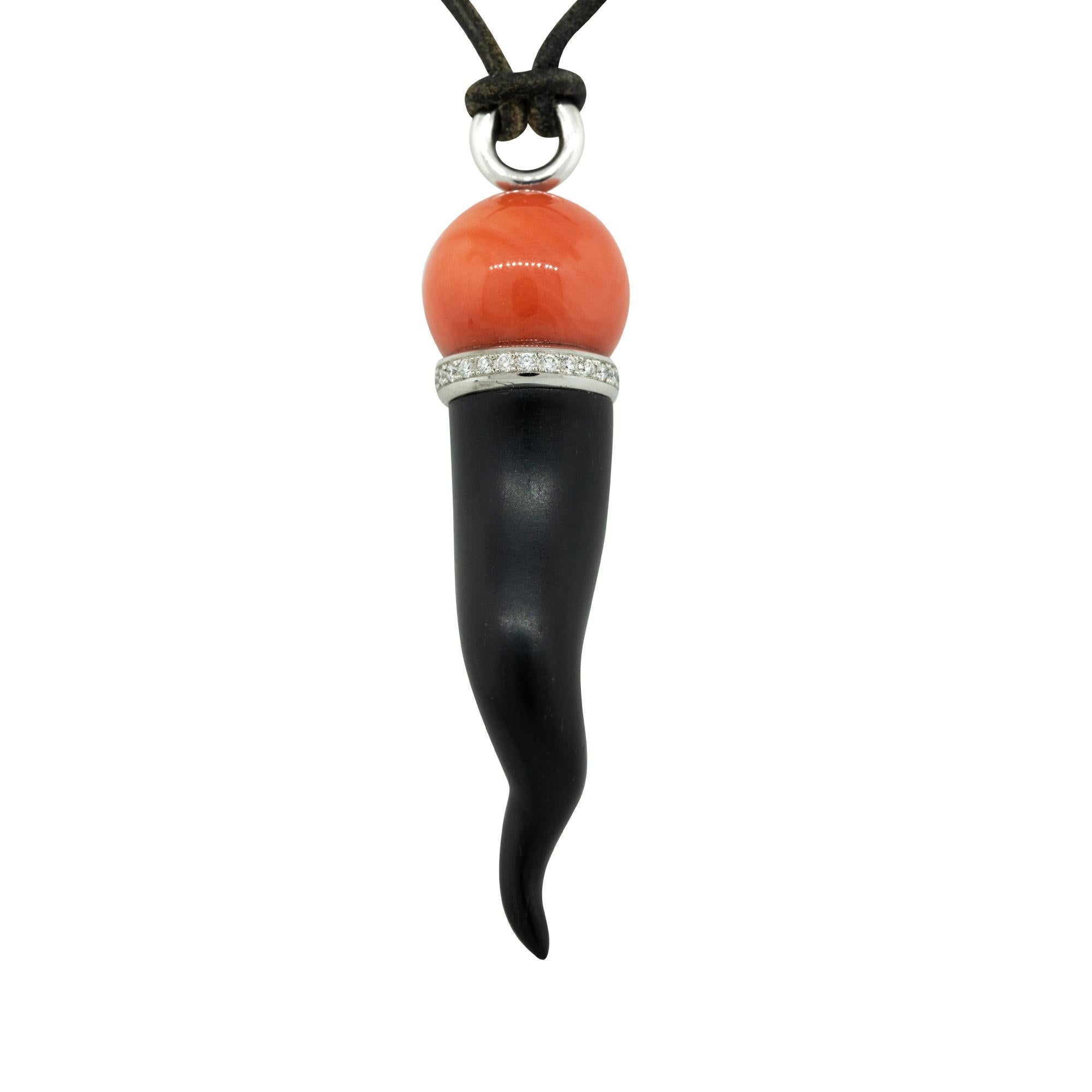 18k White Gold 0.36ctw Diamond, Coral, and Ebony Italian Horn Pendant Necklace
Material: 18k White Gold
Pendant Details: This pendant has an Ebony horn with a Red Coral Bead on top. There are approximately 0.36ctw of Round Brilliant cut
