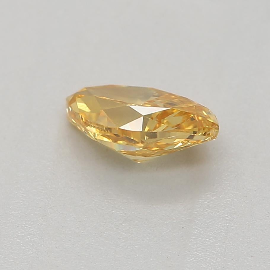 Diamant de taille marquise orange-jaune intense de 0,36 carat certifié GIA Neuf - En vente à Kowloon, HK