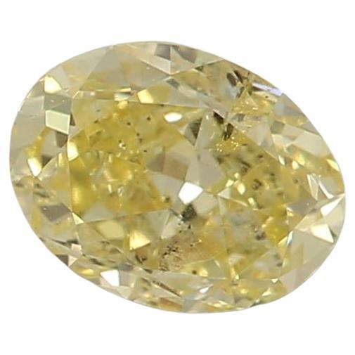 Diamant oval de 0,36 carat, de couleur jaune intense, pureté I2, certifié par la GIA