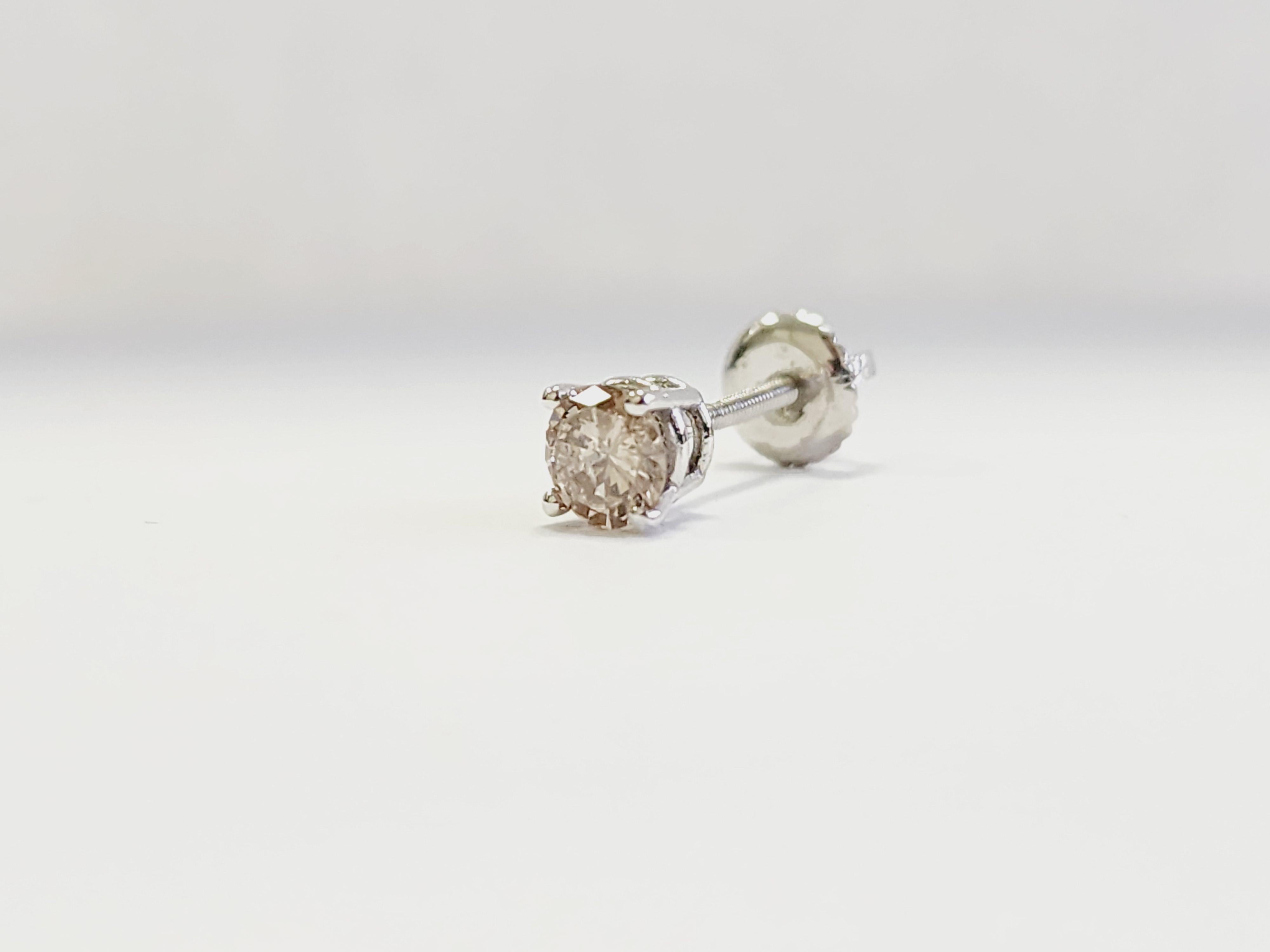 Taglio rotondo 0,36 Carati Diamante Naturale Rotondo Stud Oro Bianco 14 Karati in vendita