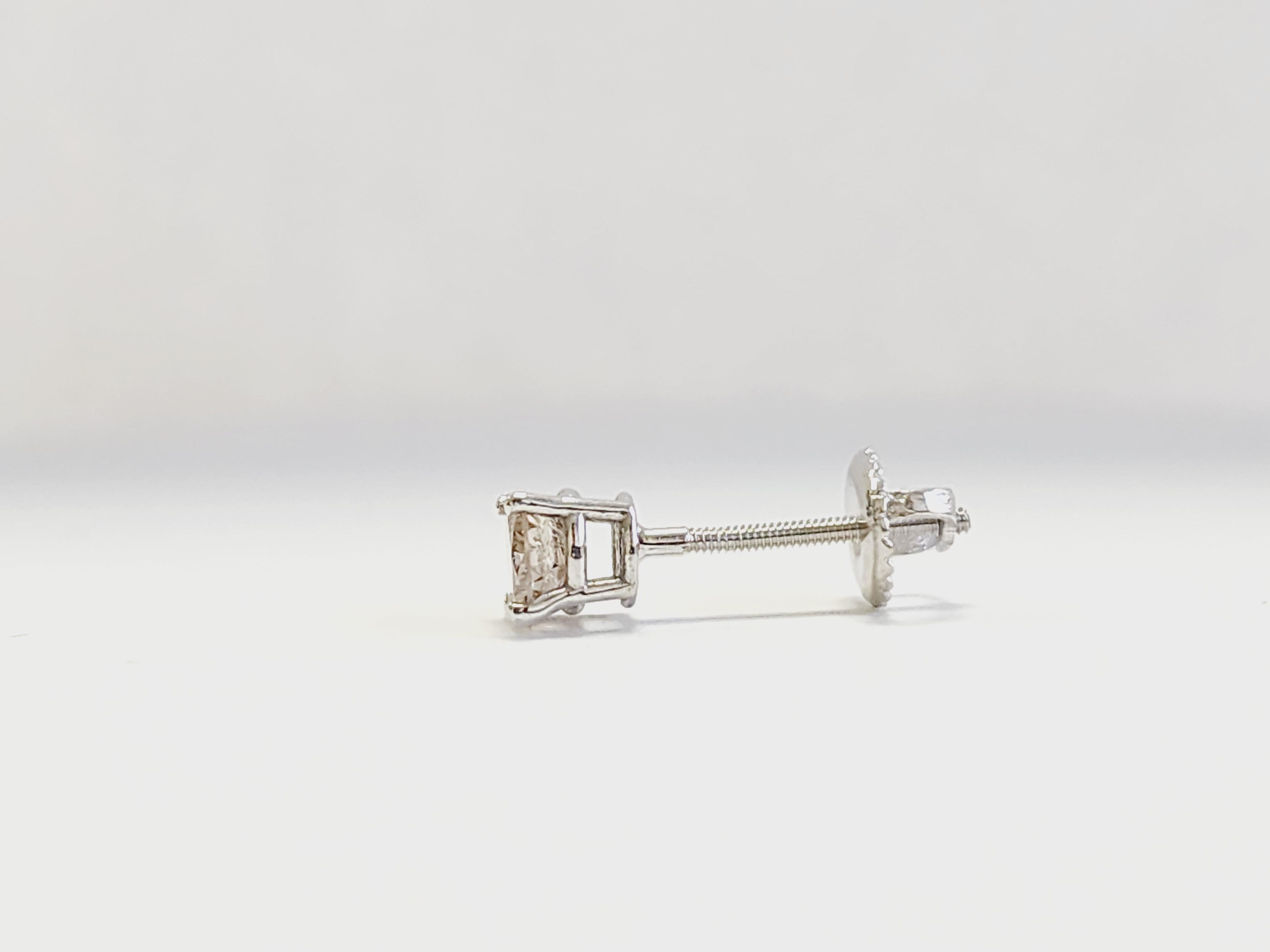 0,36 Carati Diamante Naturale Rotondo Stud Oro Bianco 14 Karati In condizioni Nuovo in vendita a Great Neck Plaza, NY