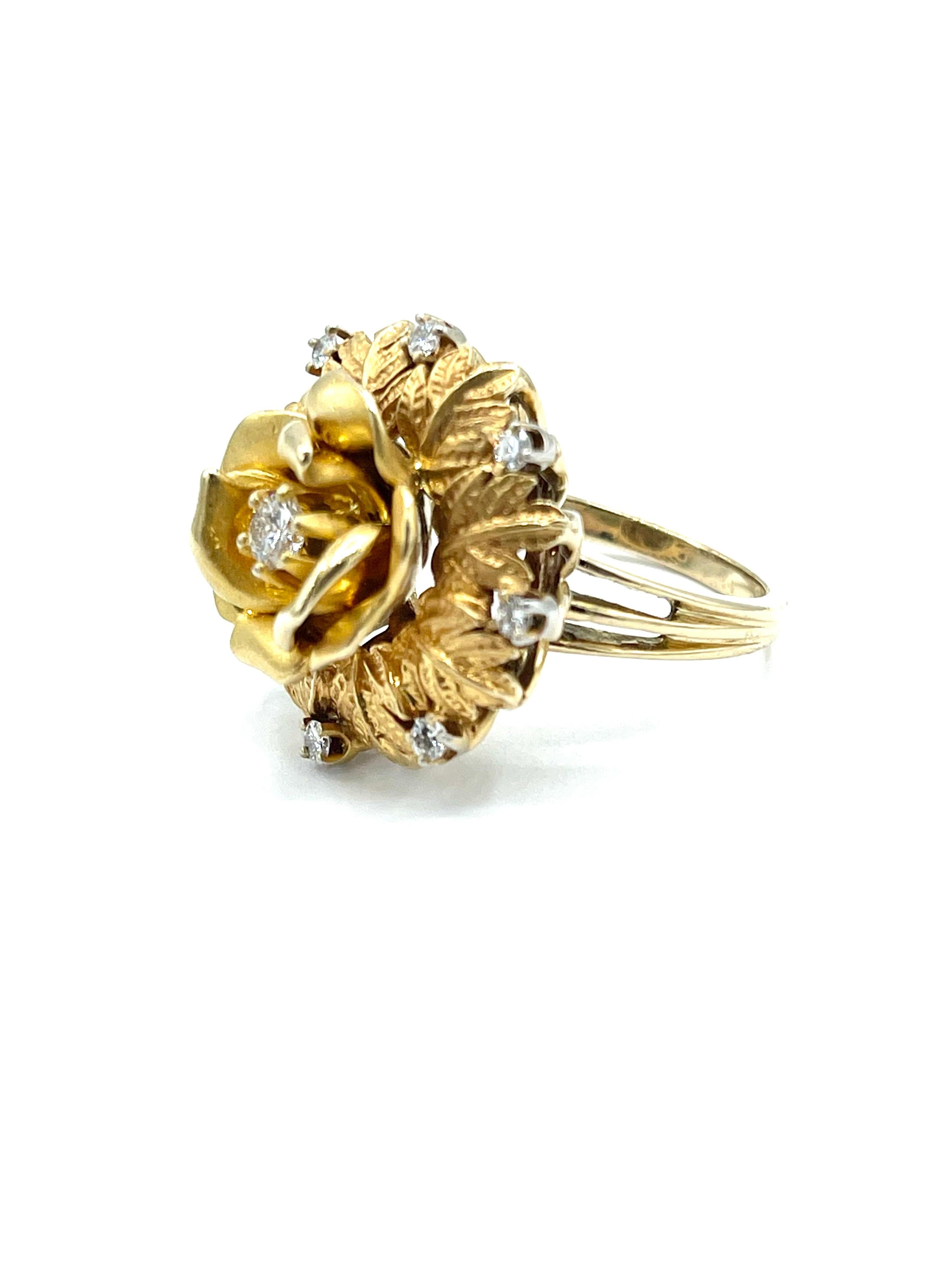 Round Cut 0.36 Carat Round Brilliant Diamond and Textured 18K Gold Flower Cocktail Ring For Sale
