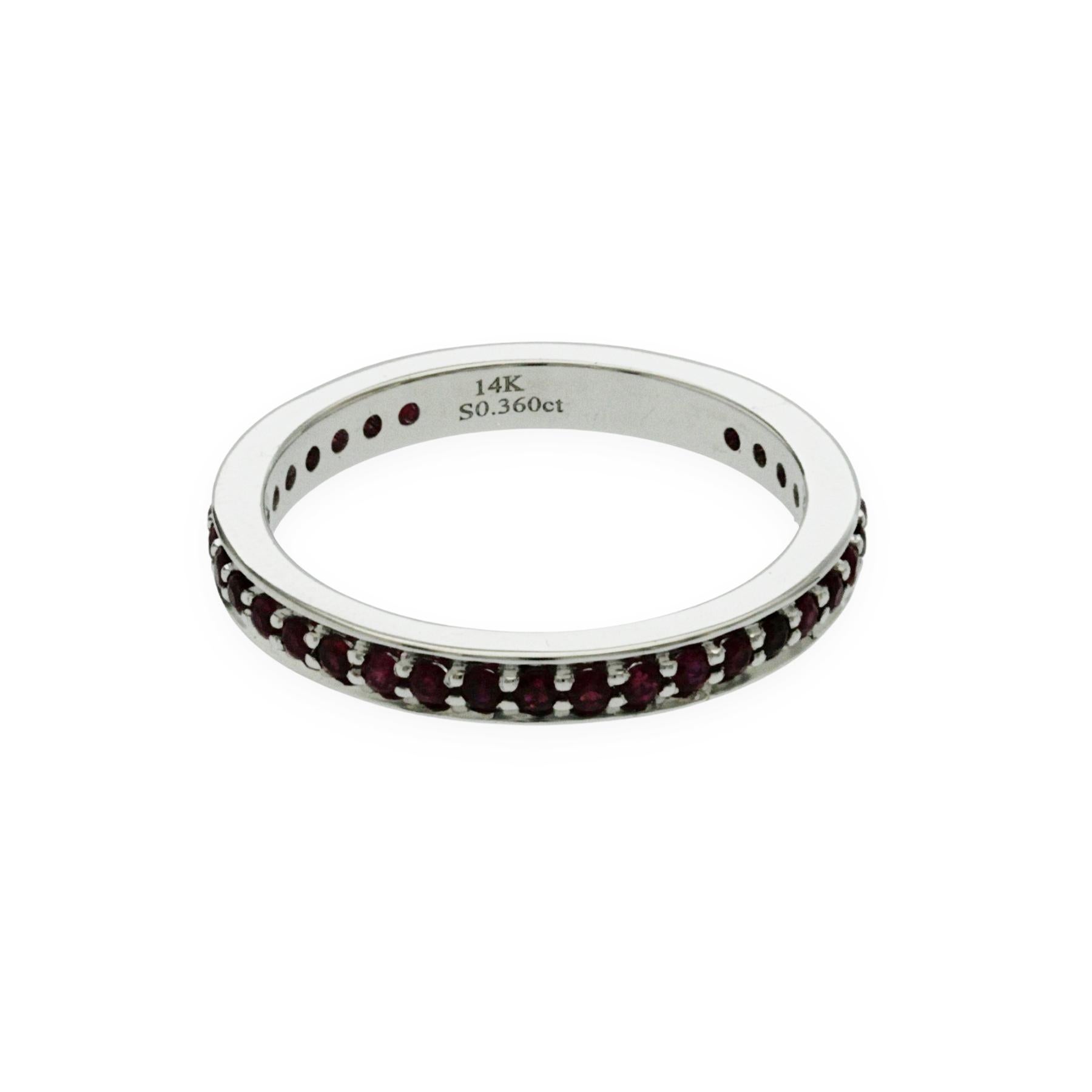 100% authentique, 100% satisfaction client
Largeur de la bande : 2.2 mm
Taille : 5 
Métal : or blanc 14K
Poinçons : 14K
Poids total :  2.2 grammes
Type de pierre : 0.36 CT Rubis Naturel
Condit : Nouveau
Prix estimé : 999
Numéro d'inventaire : RD3018