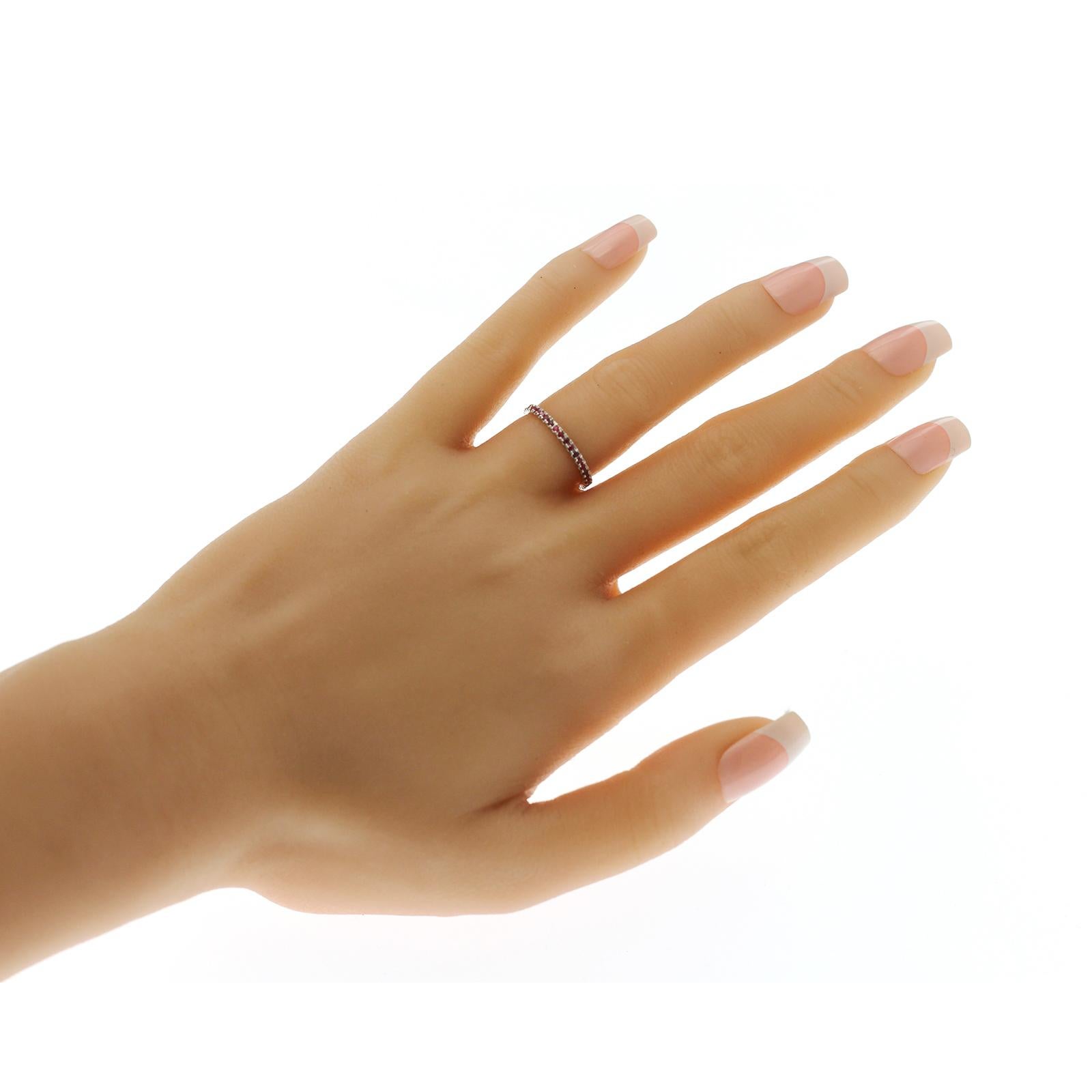 100% authentique, 100% satisfaction client, retour gratuit sous 30 jours 
Largeur de la bande : 1.6 mm
Taille : 5.5
Métal : or blanc 14K
Poinçons : 14K
Poids total :  1,2 grammes
Type de pierre : 0.36 CT Rubis Naturel
Condit : Nouveau
Prix estimé :