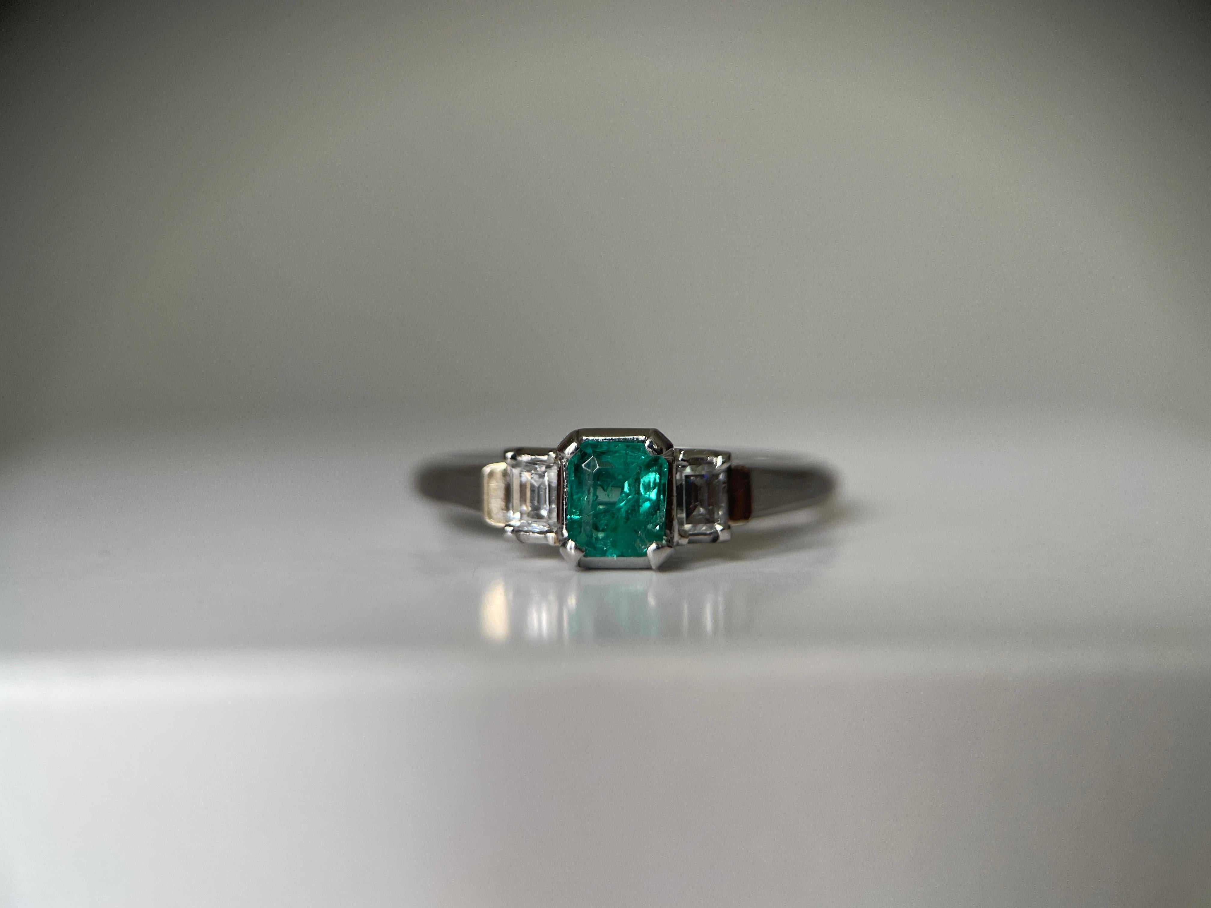 Art Deco 0.36Ct Colombian Emerald Ring For Sale