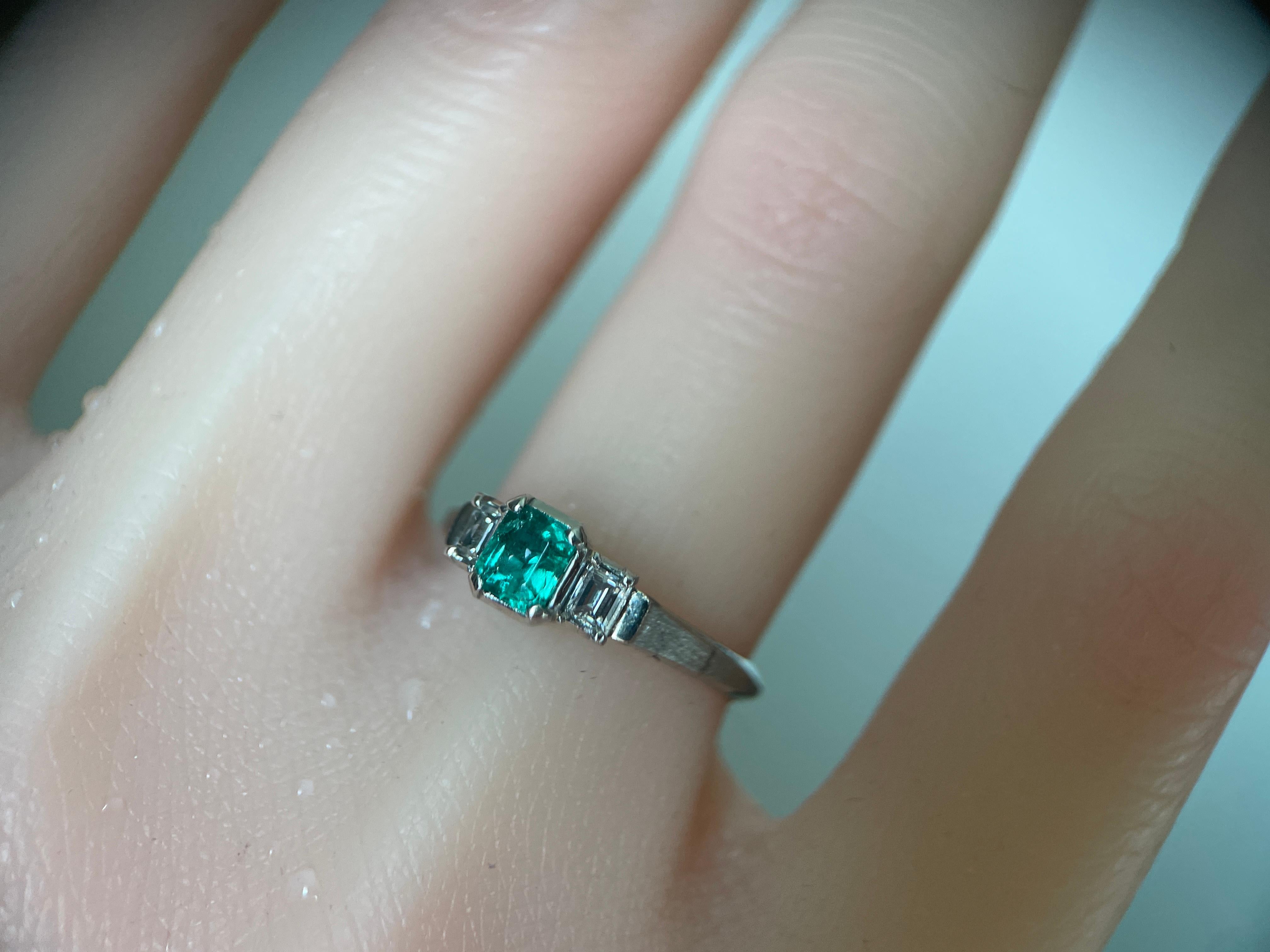 0.36Ct Colombian Emerald Ring In New Condition For Sale In Singapore, SG