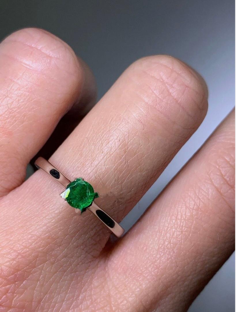 0.36ct Colombian Emerald Solitaire Engagement Ring In 18ct White Gold
This stunning 18ct white gold ring features a mesmerising 0.36ct Colombian emerald in a classic solitaire setting. The ring is perfect for any occasion, especially for those