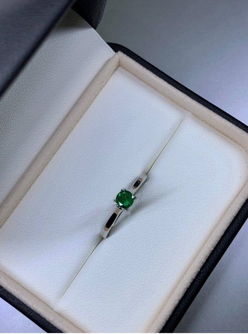 0.36ct Colombian Emerald Solitaire Engagement Ring In 18ct White Gold In New Condition For Sale In London, GB
