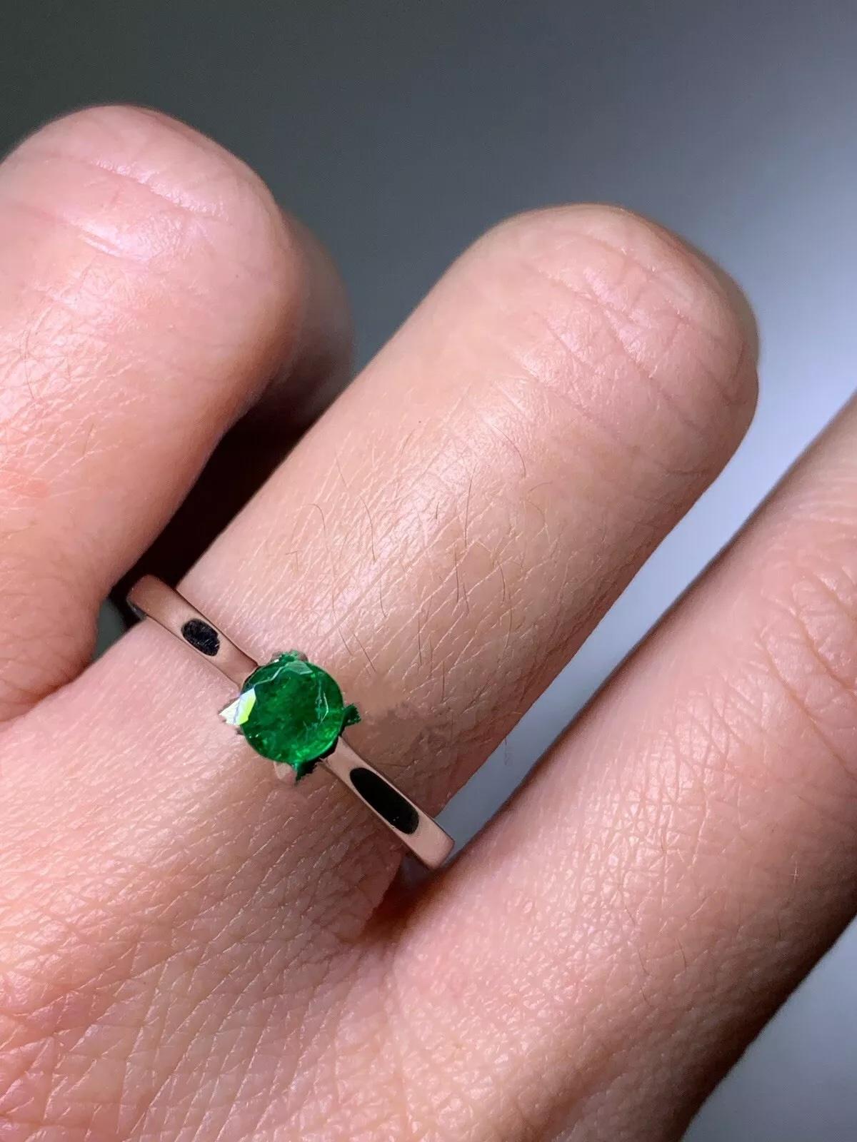 0.36ct Colombian Emerald Solitaire Engagement Ring In 18ct White Gold For Sale 1